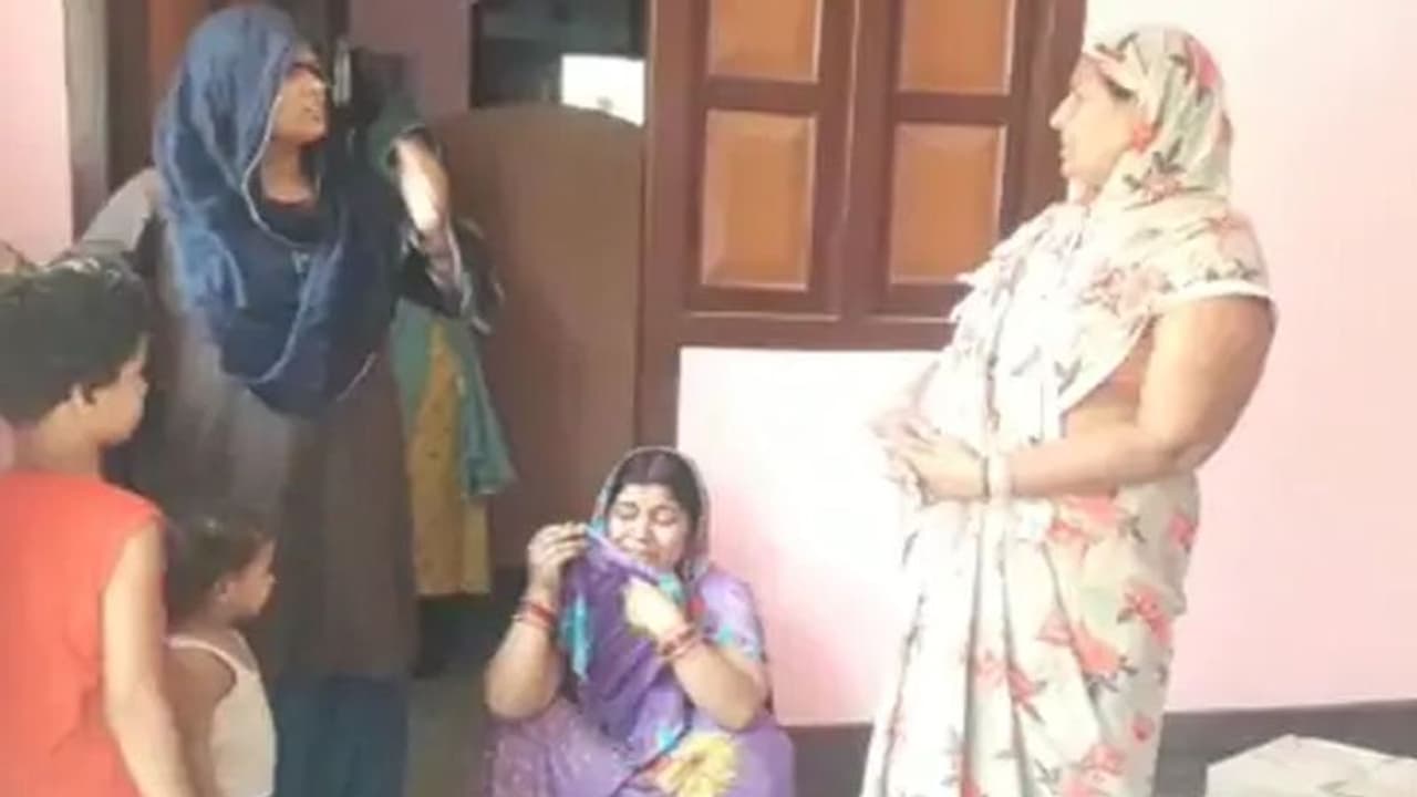 भाई की शादी में शामिल होने जा रहा था परिवार, दर्दनाक हादसे में एक ही परिवार के 4 लोगों की मौत भाई की शादी में शामिल होने जा रहा था परिवार, दर्दनाक हादसे में एक ही परिवार के 4 लोगों की मौत