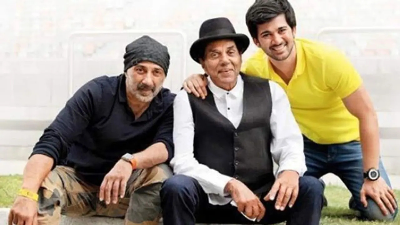 एक्टर बनने से पहले करण देओल को पापा सनी और दादा धर्मेन्द्र ने दी थी यह सलाह, Father's Day पर खुद बताया एक्टर बनने से पहले करण देओल को पापा सनी और दादा धर्मेन्द्र ने दी थी यह सलाह, Father's Day पर खुद बताया