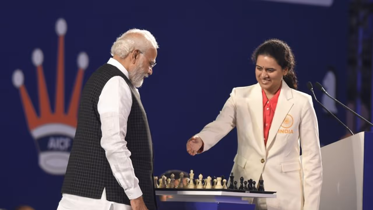 शतरंज से यह सीख मिलती कि शार्ट टर्म सक्सेस की बजाय दूर की सोच रखने वाले होते हैं कामयाब:मोदी