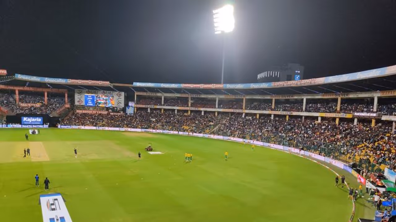 ಚಿನ್ನಸ್ವಾಮಿ ಸ್ಟೇಡಿಯಂನಲ್ಲಿ ಮೊದಲ ಅಂತಾರಾಷ್ಟ್ರೀಯ ಪಂದ್ಯ ನಡೆದು ಇಂದಿಗೆ 50 ವರ್ಷ! ಚಿನ್ನಸ್ವಾಮಿ ಸ್ಟೇಡಿಯಂನಲ್ಲಿ ಮೊದಲ ಅಂತಾರಾಷ್ಟ್ರೀಯ ಪಂದ್ಯ ನಡೆದು ಇಂದಿಗೆ 50 ವರ್ಷ!