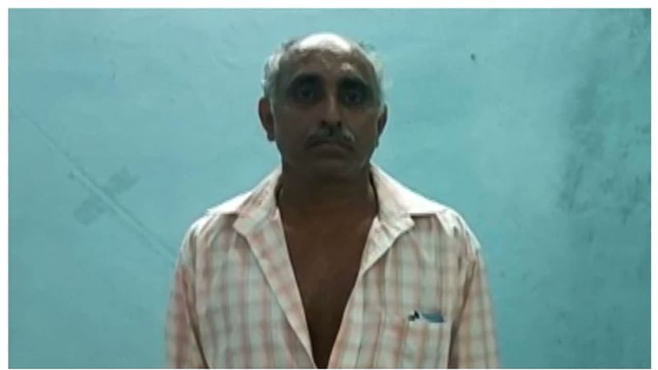 സാധനം വാങ്ങാന് കടയിലെത്തിയ വിദ്യാര്ത്ഥിയെ പീഡിപ്പിച്ചു; സ്റ്റേഷനറി കടയുടമ പിടിയില് സാധനം വാങ്ങാന് കടയിലെത്തിയ വിദ്യാര്ത്ഥിയെ പീഡിപ്പിച്ചു; സ്റ്റേഷനറി കടയുടമ പിടിയില്