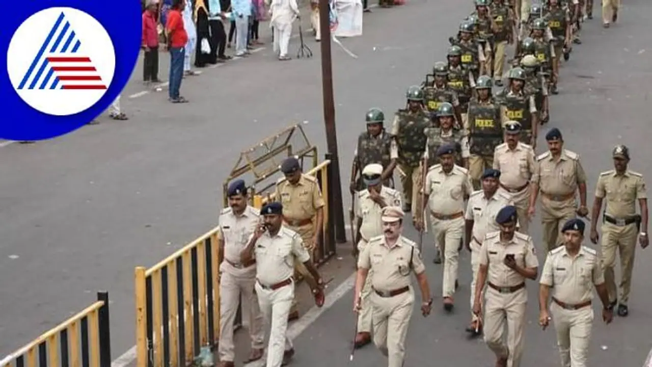 ಅಗ್ನಿಪಥ್ ಹಿಂಸಾಚಾರ: ವಿಜಯಪುರದಲ್ಲಿ ಖಾಕಿ ಕಟ್ಟೆಚ್ಚರ..! ಅಗ್ನಿಪಥ್ ಹಿಂಸಾಚಾರ: ವಿಜಯಪುರದಲ್ಲಿ ಖಾಕಿ ಕಟ್ಟೆಚ್ಚರ..!