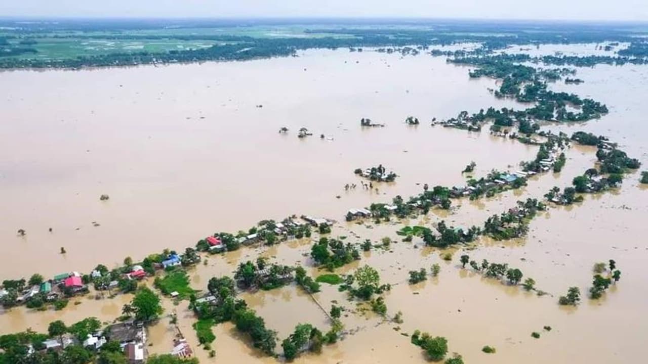 వరదలతో అస్సాం అతలాకుతలం.. 9 మంది మృతి.. 33 జిల్లాలో 42.28 లక్షల మందిపై ప్రభావం వరదలతో అస్సాం అతలాకుతలం.. 9 మంది మృతి.. 33 జిల్లాలో 42.28 లక్షల మందిపై ప్రభావం