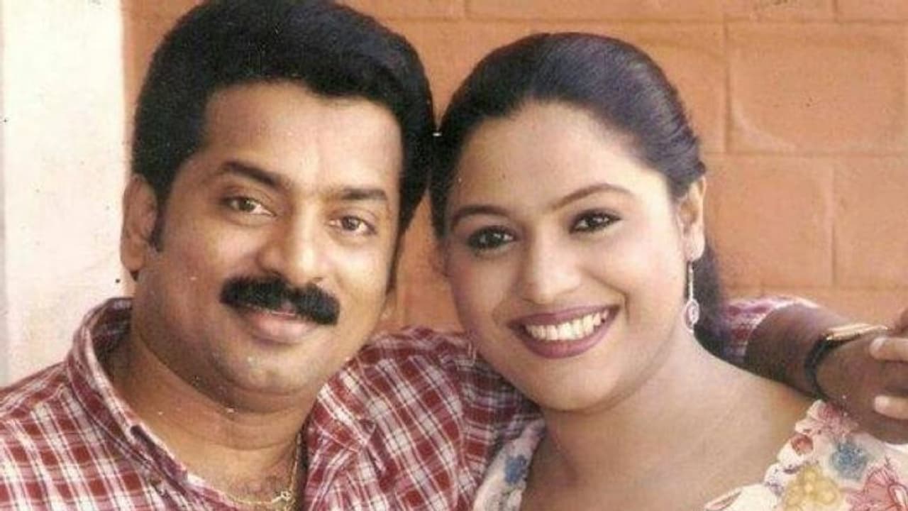 '16 വയസില്‍ നാടകം അഭിനയിക്കാന്‍ പോയി, കുടുംബത്തെ രക്ഷിച്ചു, കടങ്ങൾ വീട്ടി'; ലക്ഷ്മി പ്രിയയുടെ ഭർത്താവ്