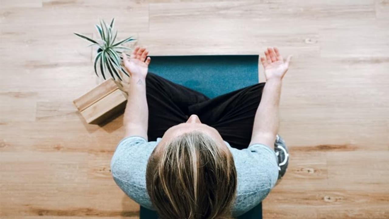 Yoga Day 2022: इस एक आसन से वर्क प्लेस का तनाव हो जाएगा गायब, बढ़ेगी प्रोडक्टिविटी