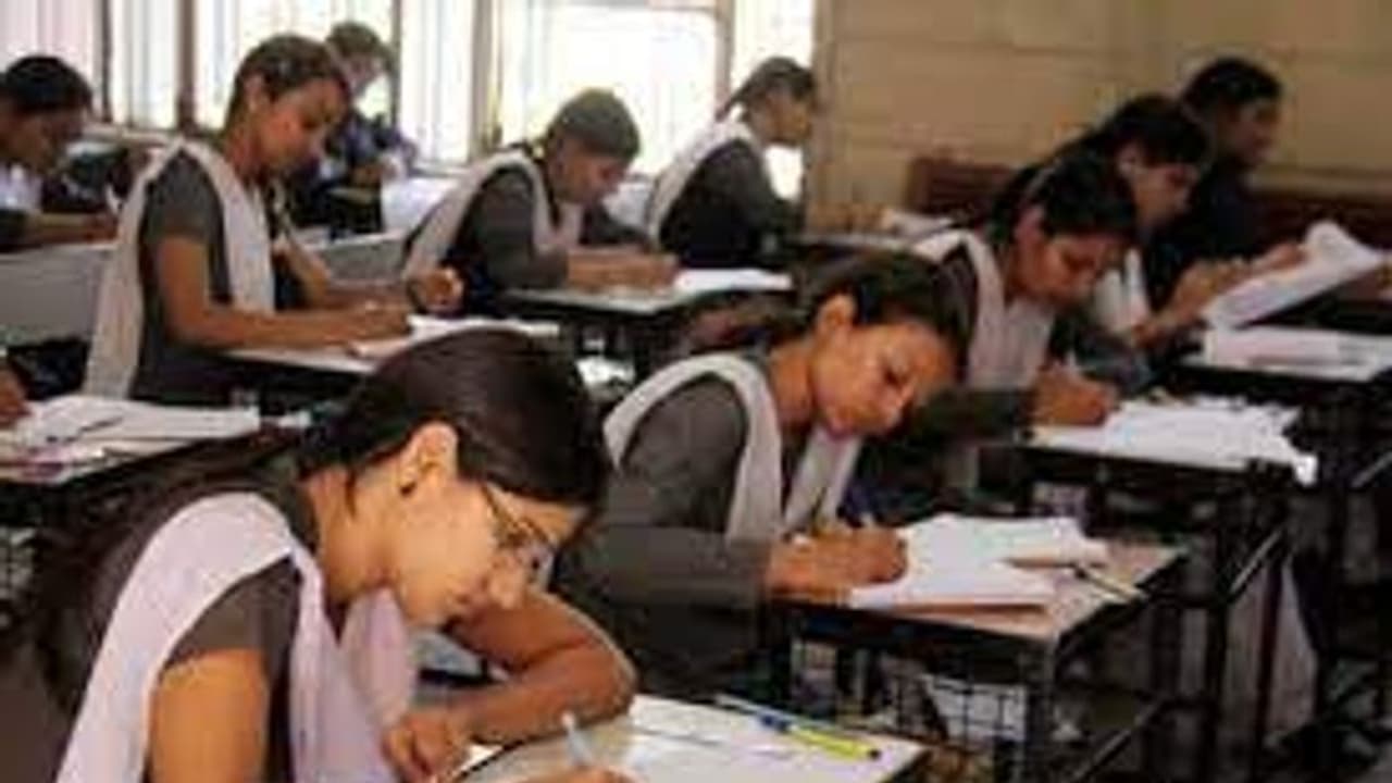 பிளஸ் 1 மாணவர்கள் மதிப்பெண் சான்றிதழ் எப்போது பெறலாம்..? அரசு தேர்வு இயக்ககம் அறிவிப்பு..