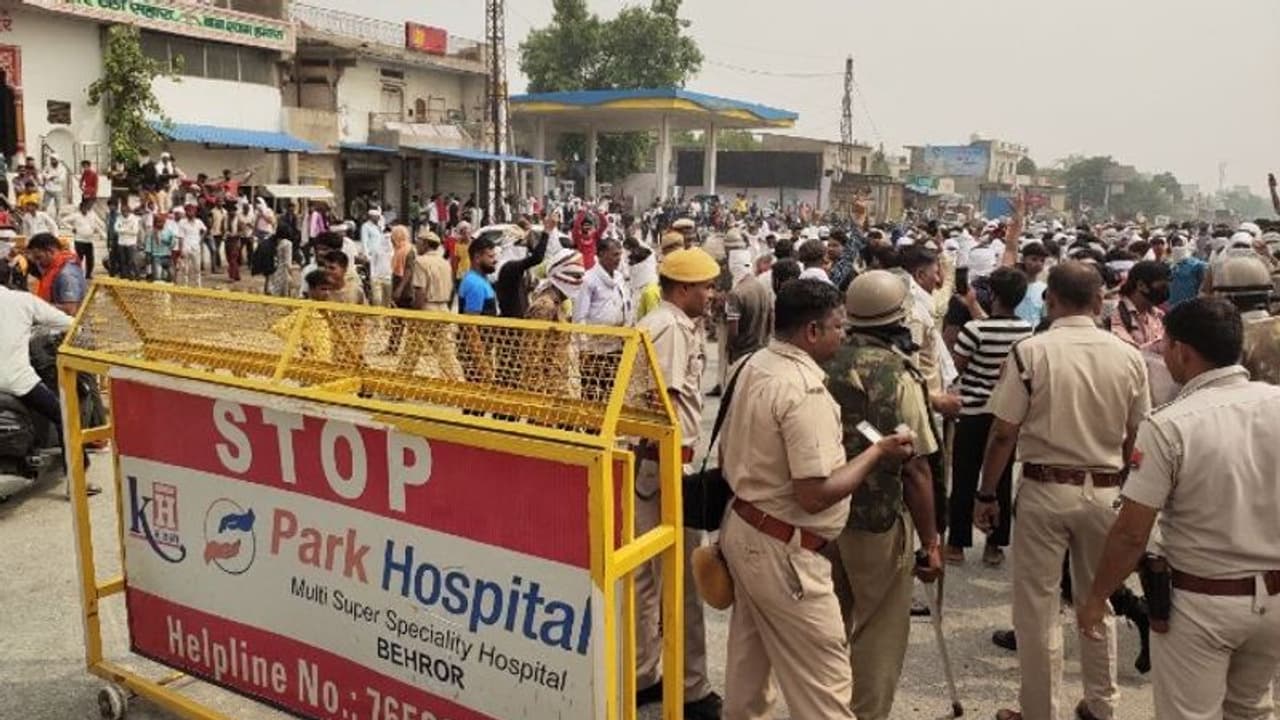 राजस्थानः अग्निपथ स्कीम के विरोध में भारत बंद, जयपुर में तोड़फोड़ भरतपुर में बवाल, कई शहरों में धारा 144 लागू राजस्थानः अग्निपथ स्कीम के विरोध में भारत बंद, जयपुर में तोड़फोड़ भरतपुर में बवाल, कई शहरों में धारा 144 लागू