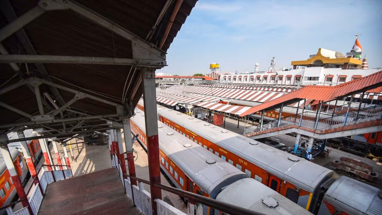 Agnipath Protest ಭಾರತ್ ಬಂದ್ನಿಂದ 742 ರೈಲು ಸಂಚಾರ ರದ್ದು, ಟಿಕೆಟ್ ಹಣ ಹಿಂಪಡೆಯುವುದು ಹೇಗೆ? Agnipath Protest ಭಾರತ್ ಬಂದ್ನಿಂದ 742 ರೈಲು ಸಂಚಾರ ರದ್ದು, ಟಿಕೆಟ್ ಹಣ ಹಿಂಪಡೆಯುವುದು ಹೇಗೆ?