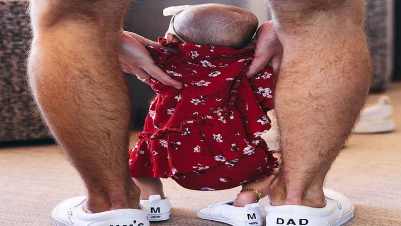 বর এবং মেয়েকে ম্যাচিং স্নিকার্স উপহার প্রিয়াঙ্কা চোপড়ার, দেখে নিন ছবি বর এবং মেয়েকে ম্যাচিং স্নিকার্স উপহার প্রিয়াঙ্কা চোপড়ার, দেখে নিন ছবি