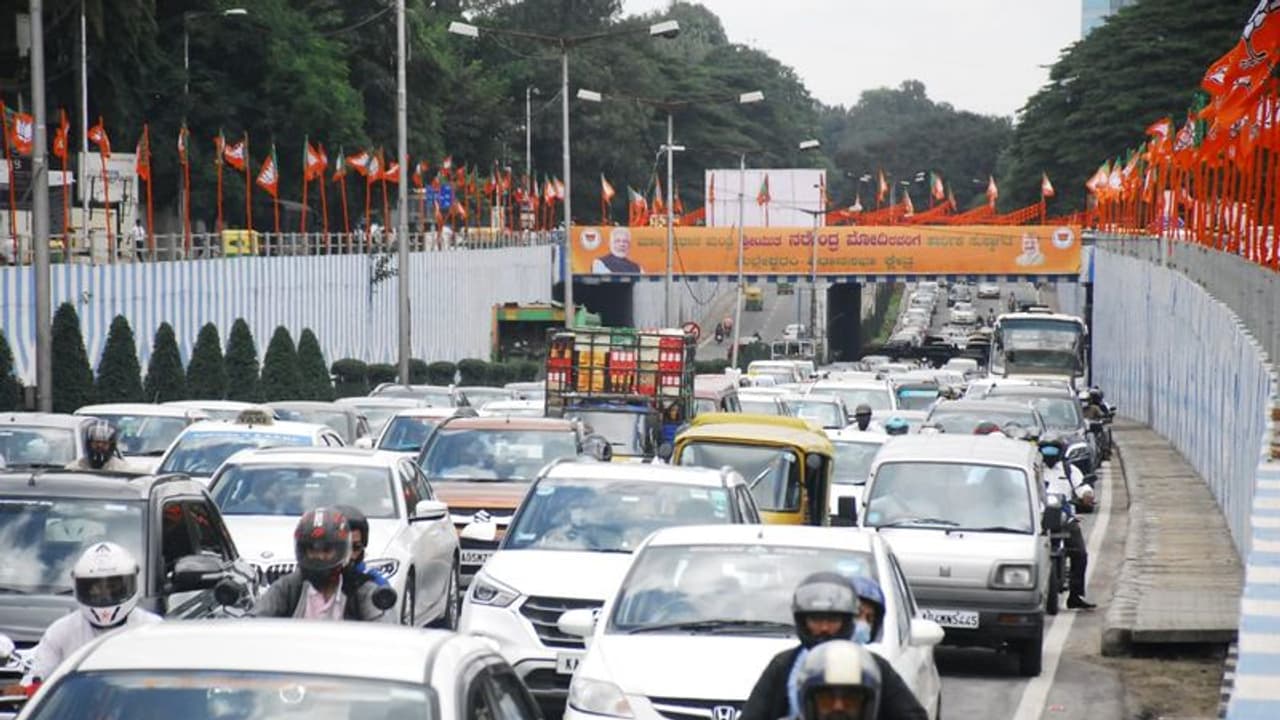 ಬೆಂಗಳೂರು ಟ್ರಾಫಿಕ್ ಕುರಿತು ಸ್ಥಳೀಯರು ಅಭಿಪ್ರಾಯವೇನು? ಕುತೂಹಲ ಮಾಹಿತಿ ಬಿಚ್ಚಿಟ್ಟ B.PAC ಸಮೀಕ್ಷೆ! ಬೆಂಗಳೂರು ಟ್ರಾಫಿಕ್ ಕುರಿತು ಸ್ಥಳೀಯರು ಅಭಿಪ್ರಾಯವೇನು? ಕುತೂಹಲ ಮಾಹಿತಿ ಬಿಚ್ಚಿಟ್ಟ B.PAC ಸಮೀಕ್ಷೆ!