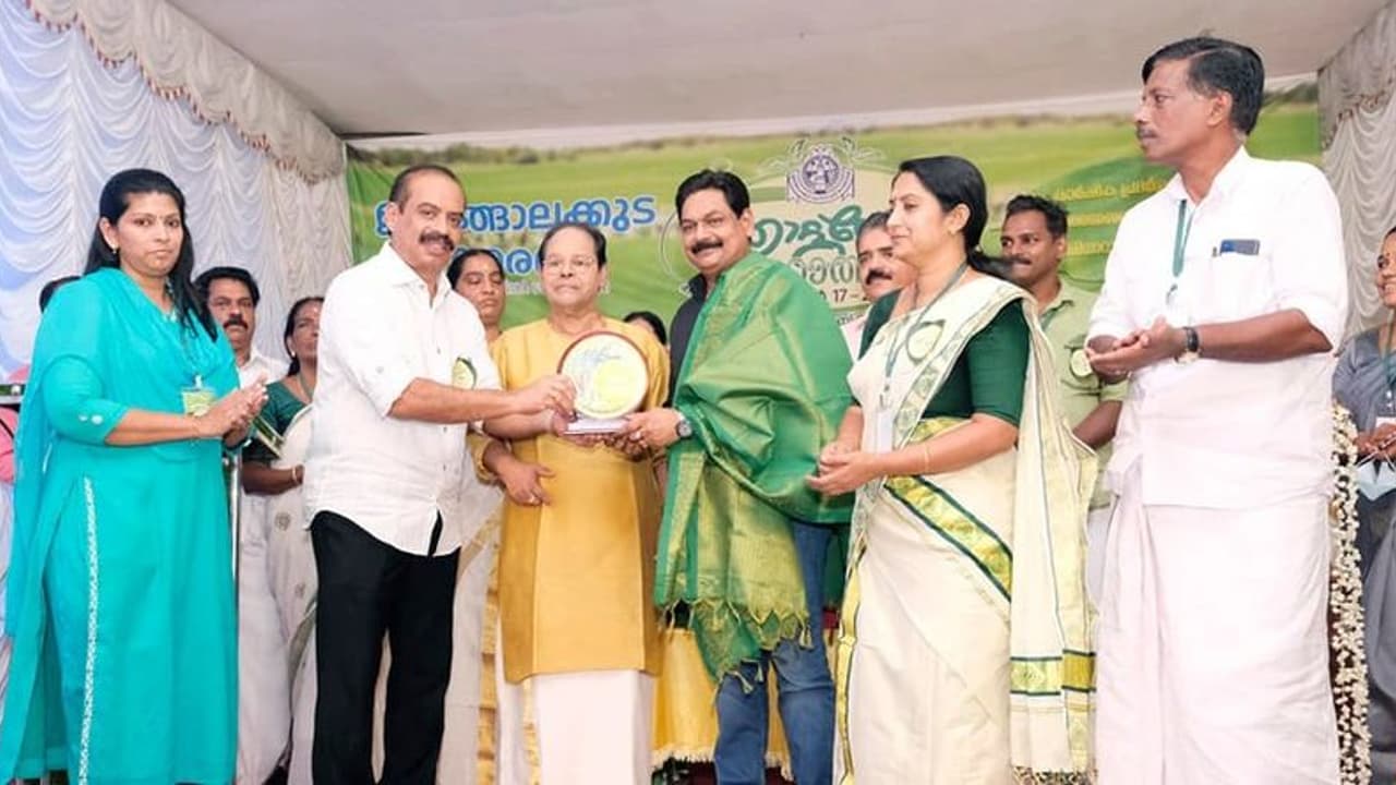 ഐ.സി.എൽ ഫിൻകോർപ് സി.എം.ഡി. കെ.ജി.അനിൽകുമാറിന് ഇരിങ്ങാലക്കുട നഗരസഭയുടെ ആദരം