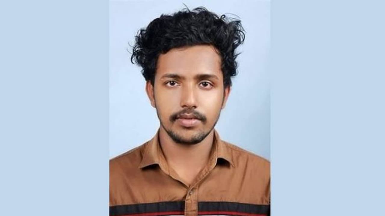 നിയന്ത്രണം വിട്ട ബൈക്ക് മരത്തിലിടിച്ച് യുവാവ് മരിച്ചു