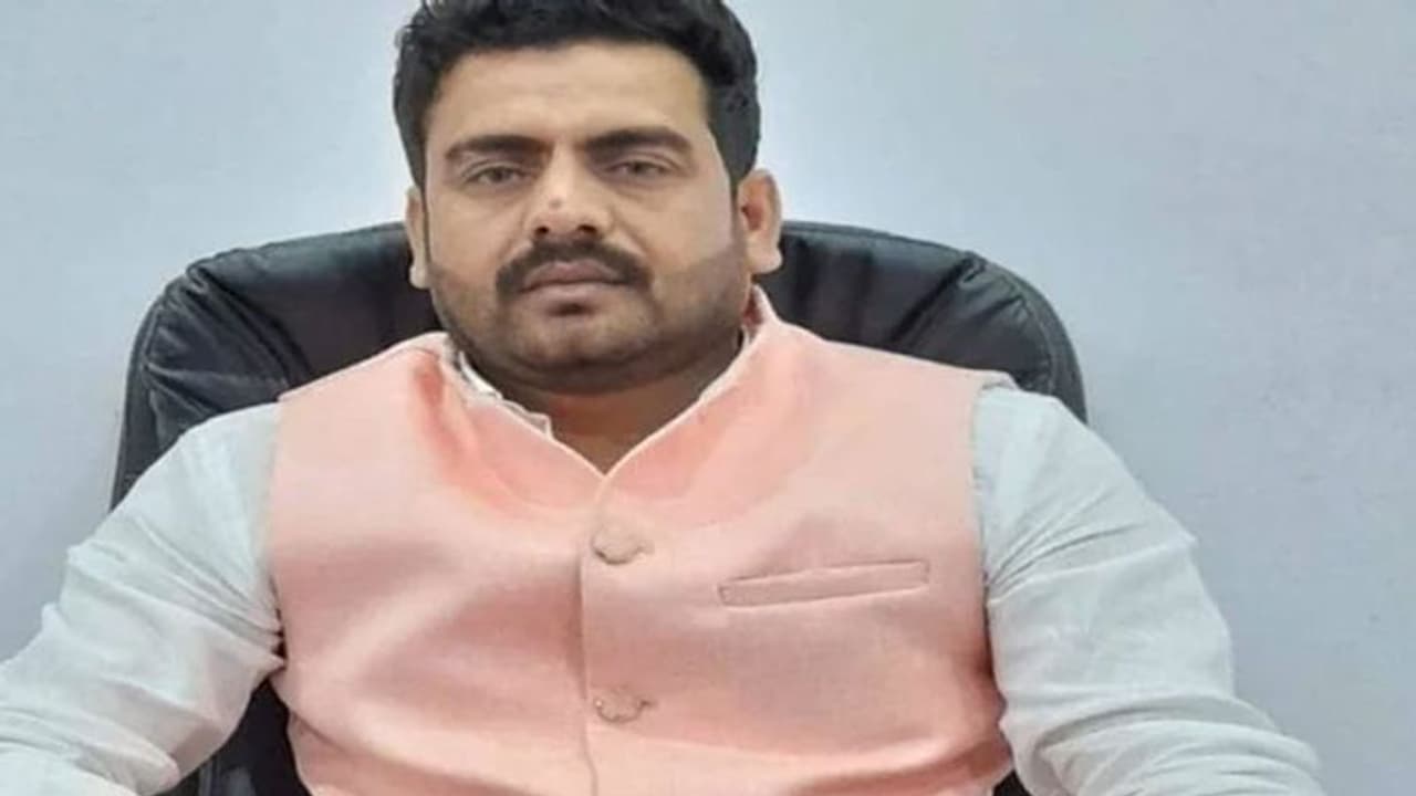 'अग्निपथ' योजना: हिंसा भड़काने में भाजपा नेता का नाम आया सामने, पार्टी ने किया निष्कासित 'अग्निपथ' योजना: हिंसा भड़काने में भाजपा नेता का नाम आया सामने, पार्टी ने किया निष्कासित