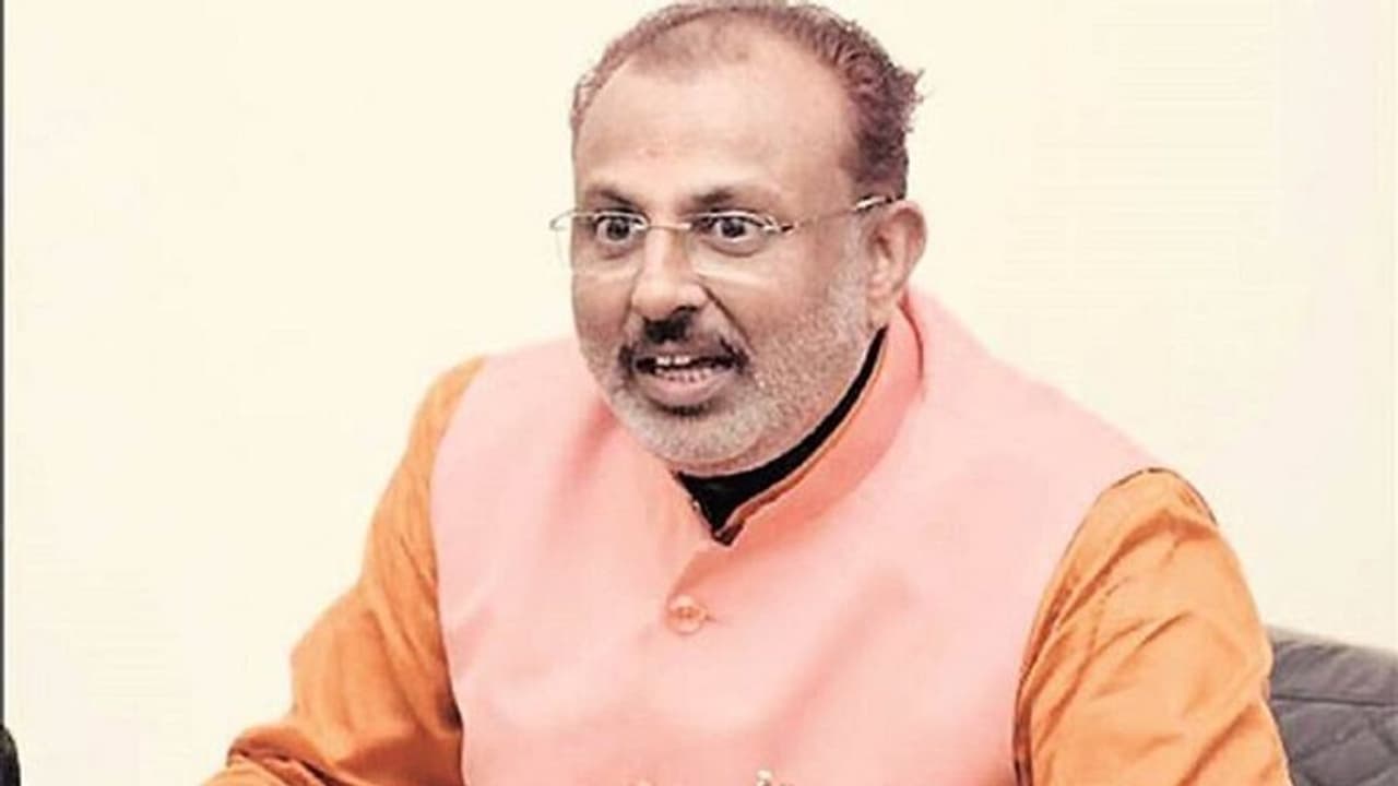 योगी सरकार में मंत्री का बयान, बोले 'पाकिस्तान की लड़कियां अब, हिंदुस्तानी लड़कों से विवाह करने को बेताब