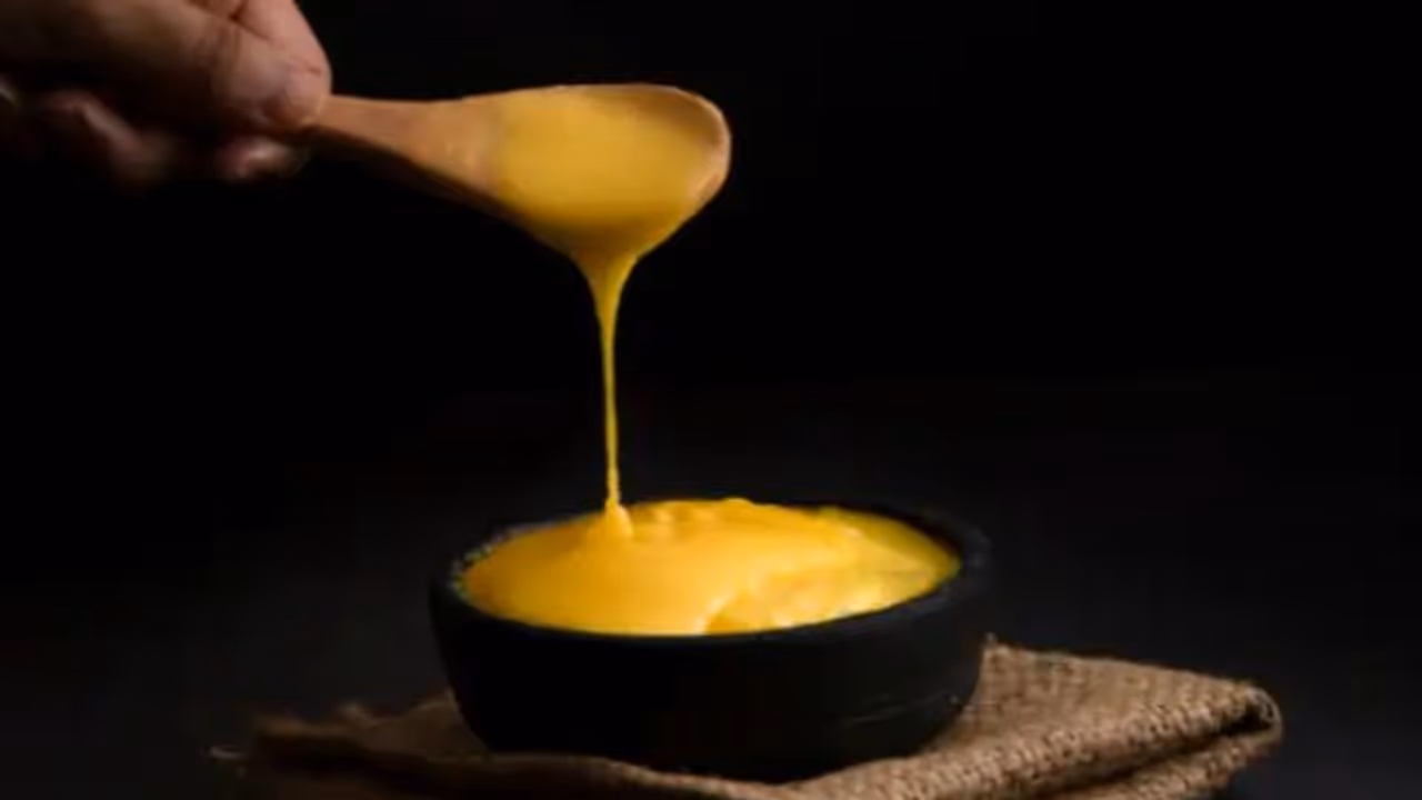 ঘি খেলে কি হার্ট অ্যাটাকের ঝুঁকি বাড়ে? জেনে নিন কী বলছেন চিকিৎসকরা ঘি খেলে কি হার্ট অ্যাটাকের ঝুঁকি বাড়ে? জেনে নিন কী বলছেন চিকিৎসকরা