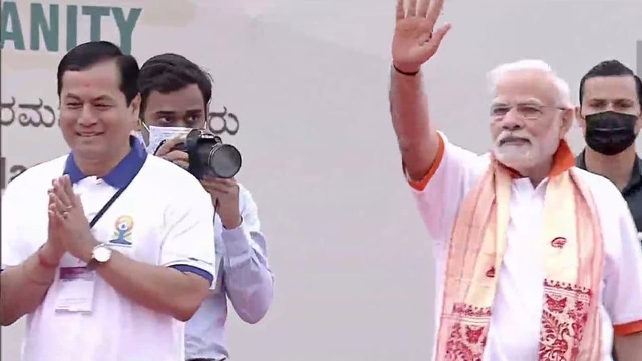 8வது சர்வதேச யோகா தினம் பிரதமர் மோடியுடன் 15,000 பேர் பங்கேற்பு