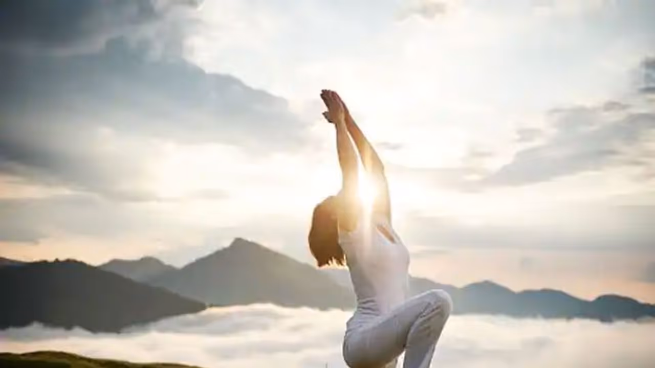 International Yoga Day 2022: যোগার সাহায্যে স্ট্রেস থাকবে নিয়ন্ত্রণে, জেনে নিন কোন কোন আসন করবেন International Yoga Day 2022: যোগার সাহায্যে স্ট্রেস থাকবে নিয়ন্ত্রণে, জেনে নিন কোন কোন আসন করবেন