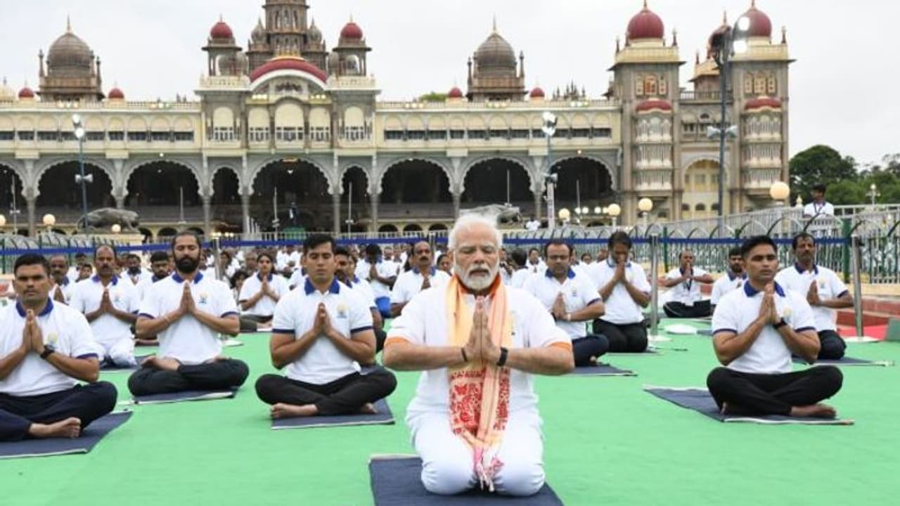 Yoga Day 2022: యోగా ఇకపై జీవితంలో భాగమే కాదు.. జీవన విధానంగా మారుతోంది: ప్రధాని మోదీ Yoga Day 2022: యోగా ఇకపై జీవితంలో భాగమే కాదు.. జీవన విధానంగా మారుతోంది: ప్రధాని మోదీ