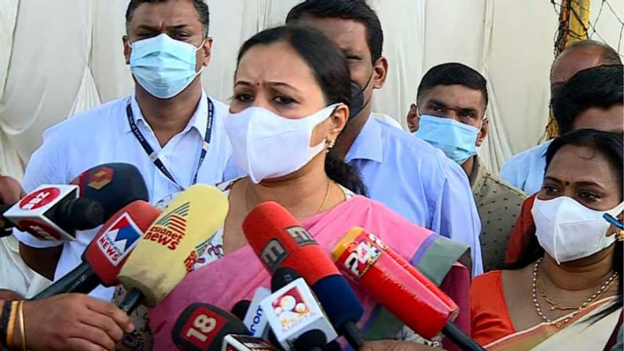 എംപി ഓഫീസ് ആക്രമണം: പ്രതി പട്ടികയിലുള്ള ആരോഗ്യമന്ത്രിയുടെ പേഴ്സണൽ സ്റ്റാഫ് അംഗത്തെ പുറത്താക്കി 