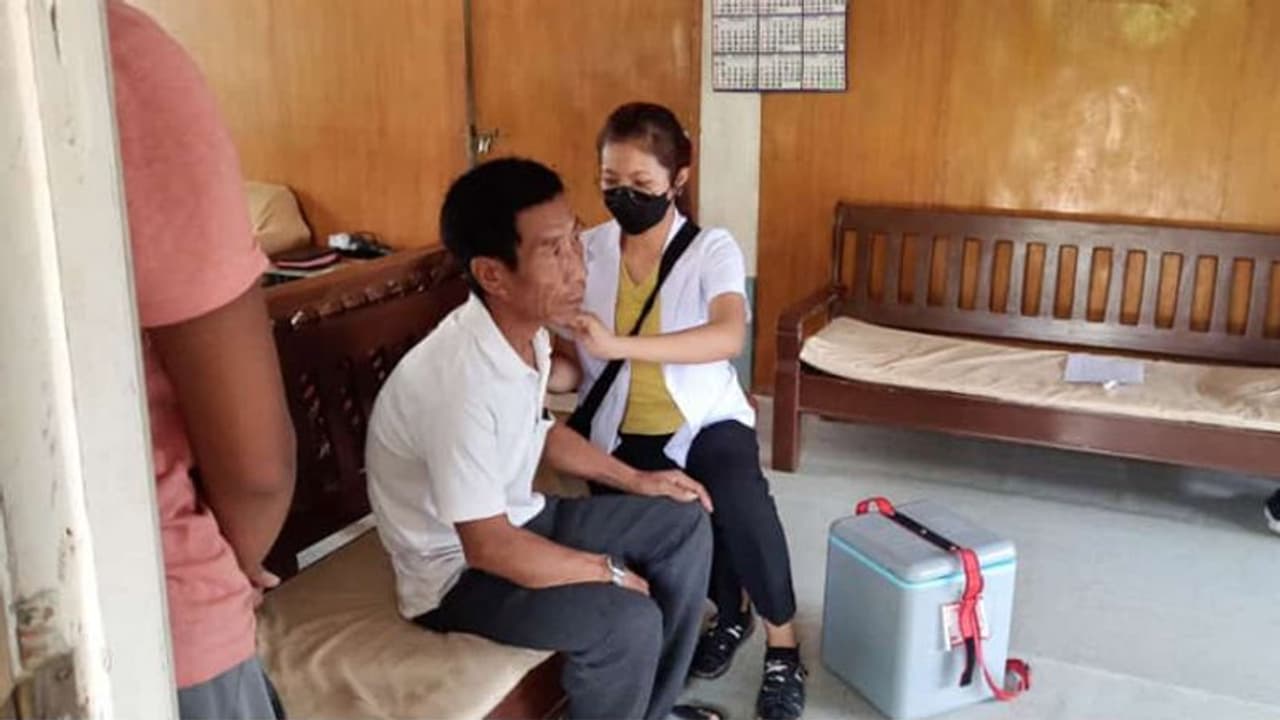 corona virus: संक्रमण का ग्राफ एक बार फिर 10 हजार के नीचे आया, एक्टिव केस 80000 के करीब, रिकवरी रेट 98.61% corona virus: संक्रमण का ग्राफ एक बार फिर 10 हजार के नीचे आया, एक्टिव केस 80000 के करीब, रिकवरी रेट 98.61%