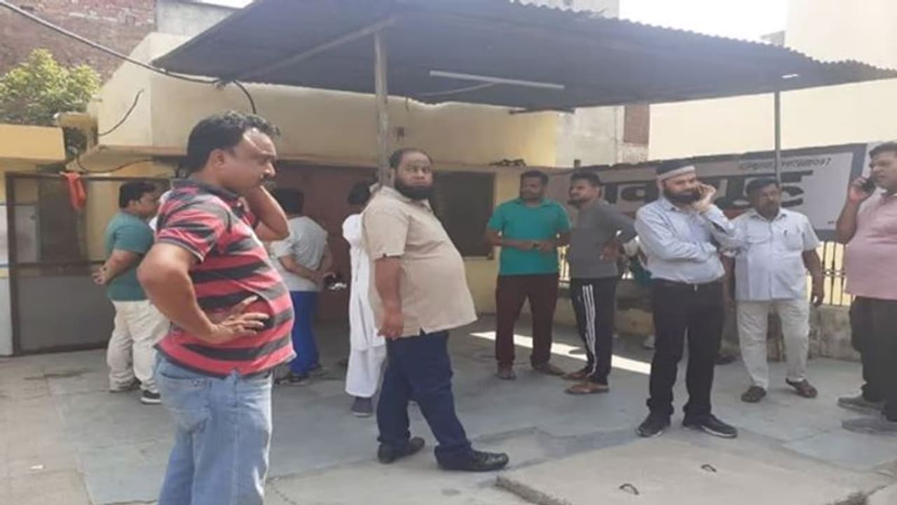 बरेली में कार और ट्रक के बीच भीषण टक्कर, एक ही परिवार के पांच लोगों की मौत, ऐसे हुआ दर्दनाक हादसा बरेली में कार और ट्रक के बीच भीषण टक्कर, एक ही परिवार के पांच लोगों की मौत, ऐसे हुआ दर्दनाक हादसा