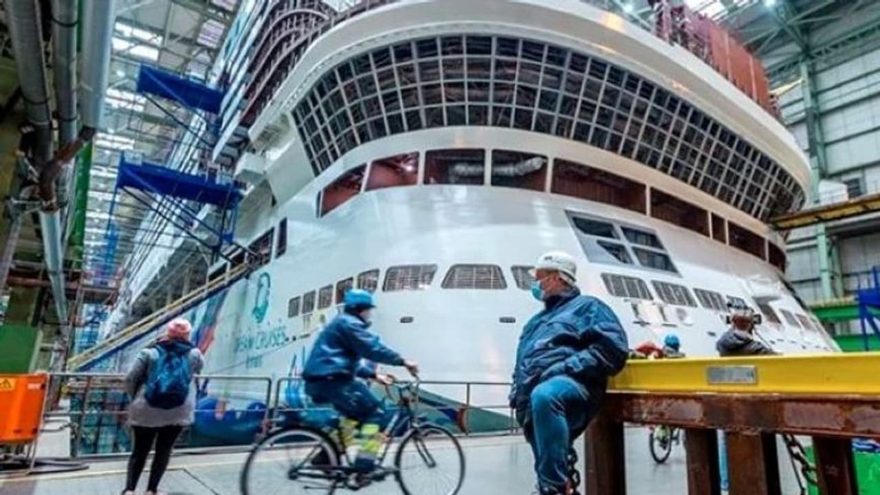 इस आलीशान जहाज को नहीं कोई नहीं खरीदने आया, दिवालिया घोषित होने के बाद मालिक अब बेचने जा रहे कबाड़ के भाव इस आलीशान जहाज को नहीं कोई नहीं खरीदने आया, दिवालिया घोषित होने के बाद मालिक अब बेचने जा रहे कबाड़ के भाव