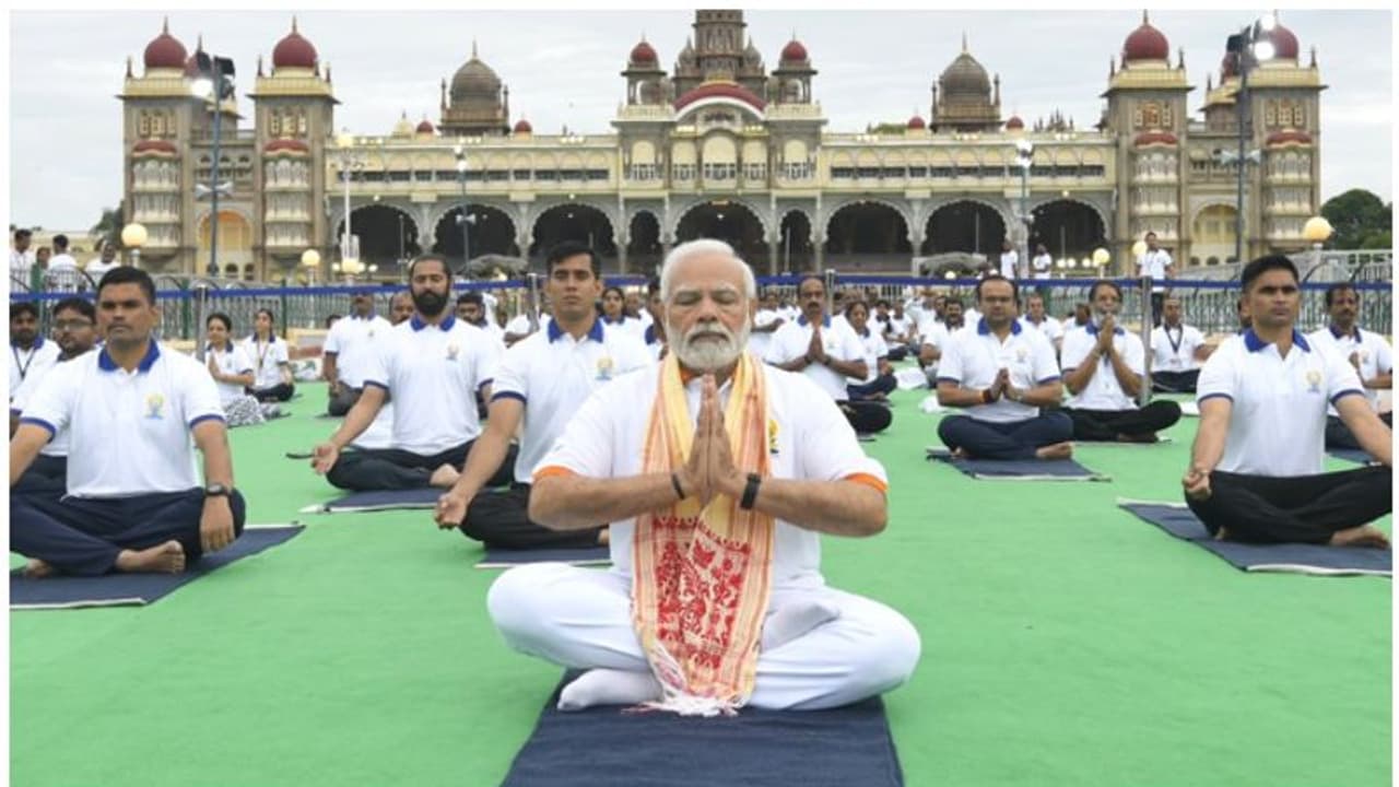 International Day of Yoga 2022 : 'യോ​ഗ സമാധാനത്തിലേക്കുള്ള വഴി'; മനുഷ്യരെ കൂട്ടിയിണക്കുന്ന കണ്ണിയെന്ന് മോദി