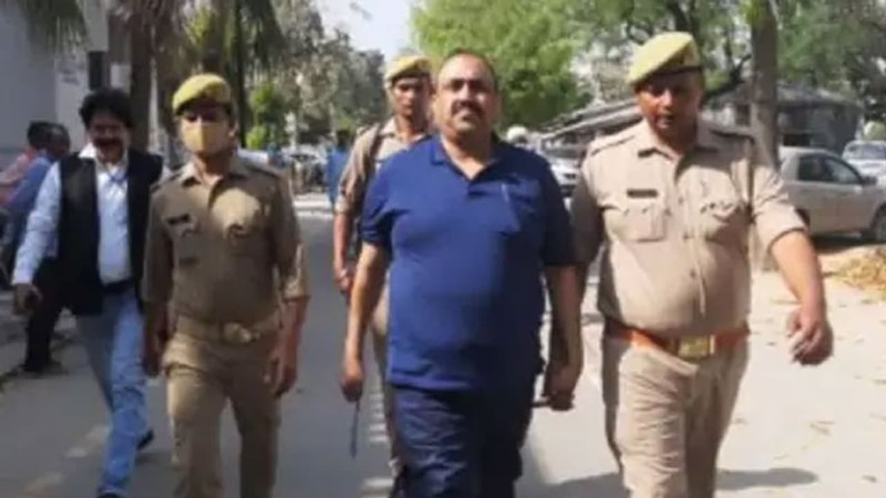 सपा नेता यूसुफ मलिक की 1.6 करोड़ की संपत्ति होगी कुर्क, आरोपी का लंबा चौड़ा आपराधिक इतिहास सपा नेता यूसुफ मलिक की 1.6 करोड़ की संपत्ति होगी कुर्क, आरोपी का लंबा चौड़ा आपराधिक इतिहास