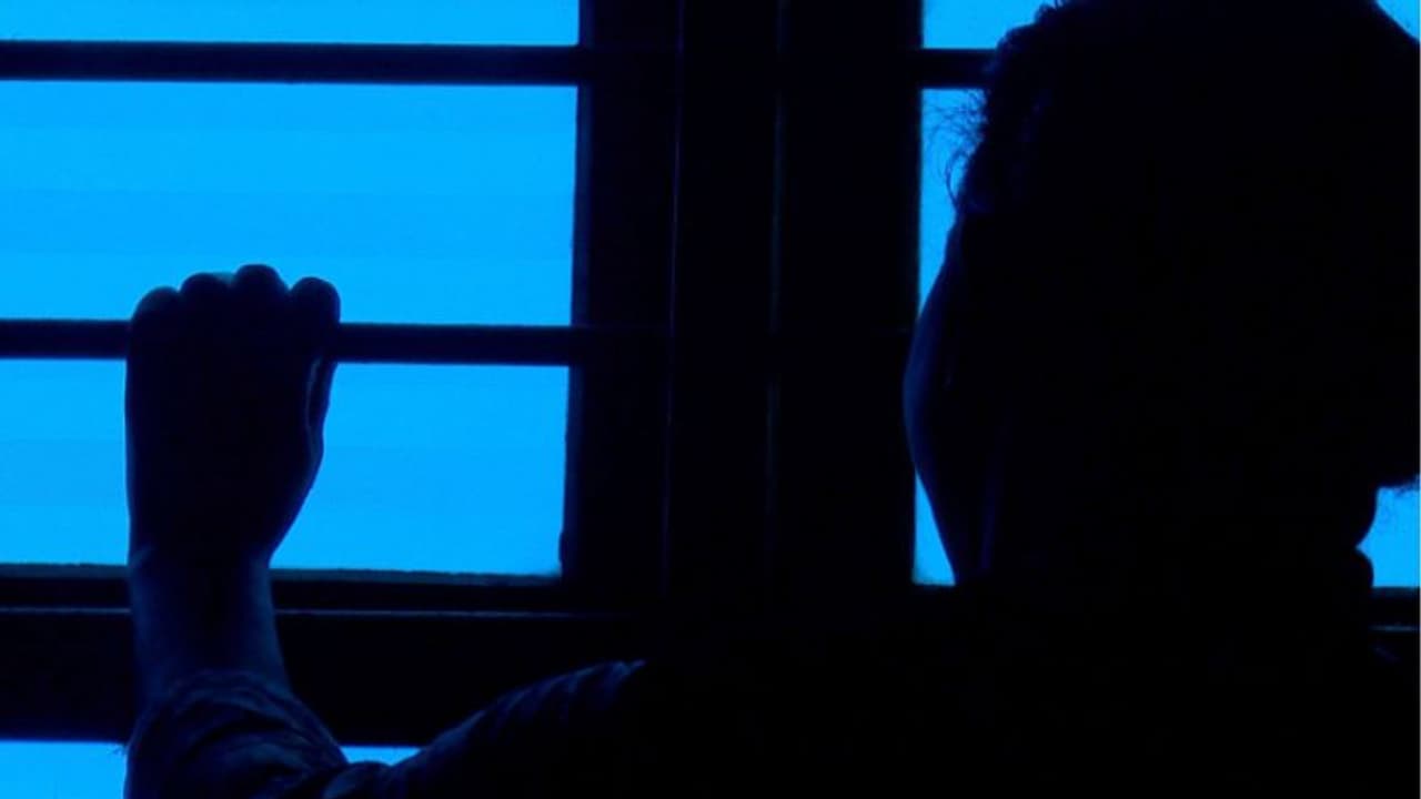 മനുഷ്യക്കടത്ത് സംഘത്തിന്റെ കെണിയിലകപ്പെട്ട് ഗള്ഫില് അനുഭവിക്കേണ്ടി വന്ന ദുരിത കഥകള് പങ്കുവെച്ച് വീട്ടമ്മ മനുഷ്യക്കടത്ത് സംഘത്തിന്റെ കെണിയിലകപ്പെട്ട് ഗള്ഫില് അനുഭവിക്കേണ്ടി വന്ന ദുരിത കഥകള് പങ്കുവെച്ച് വീട്ടമ്മ