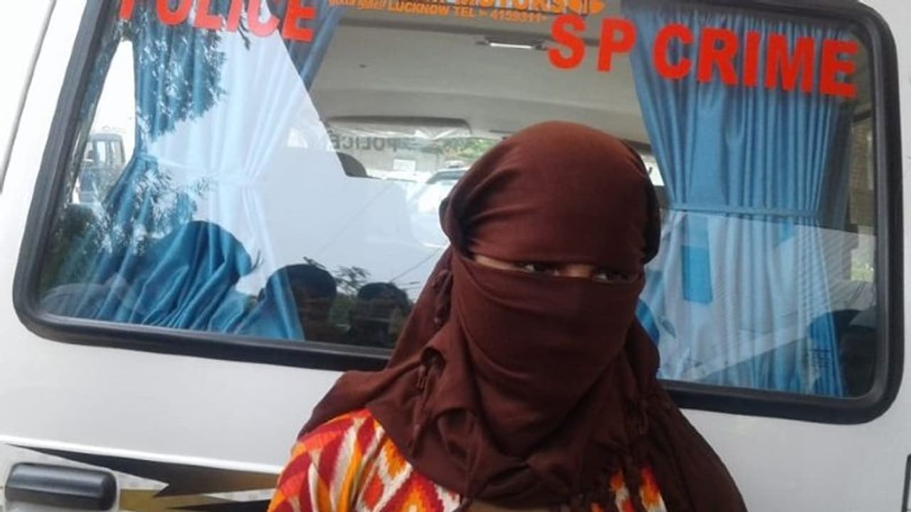 जयपुर की दर्दनाक खबर: पिता ने फेसबुक पर देखी बेटी की ऐसी फोटो की उड़ गए होश, सच सुनकर फूट फूट कर रोऐ जयपुर की दर्दनाक खबर: पिता ने फेसबुक पर देखी बेटी की ऐसी फोटो की उड़ गए होश, सच सुनकर फूट फूट कर रोऐ