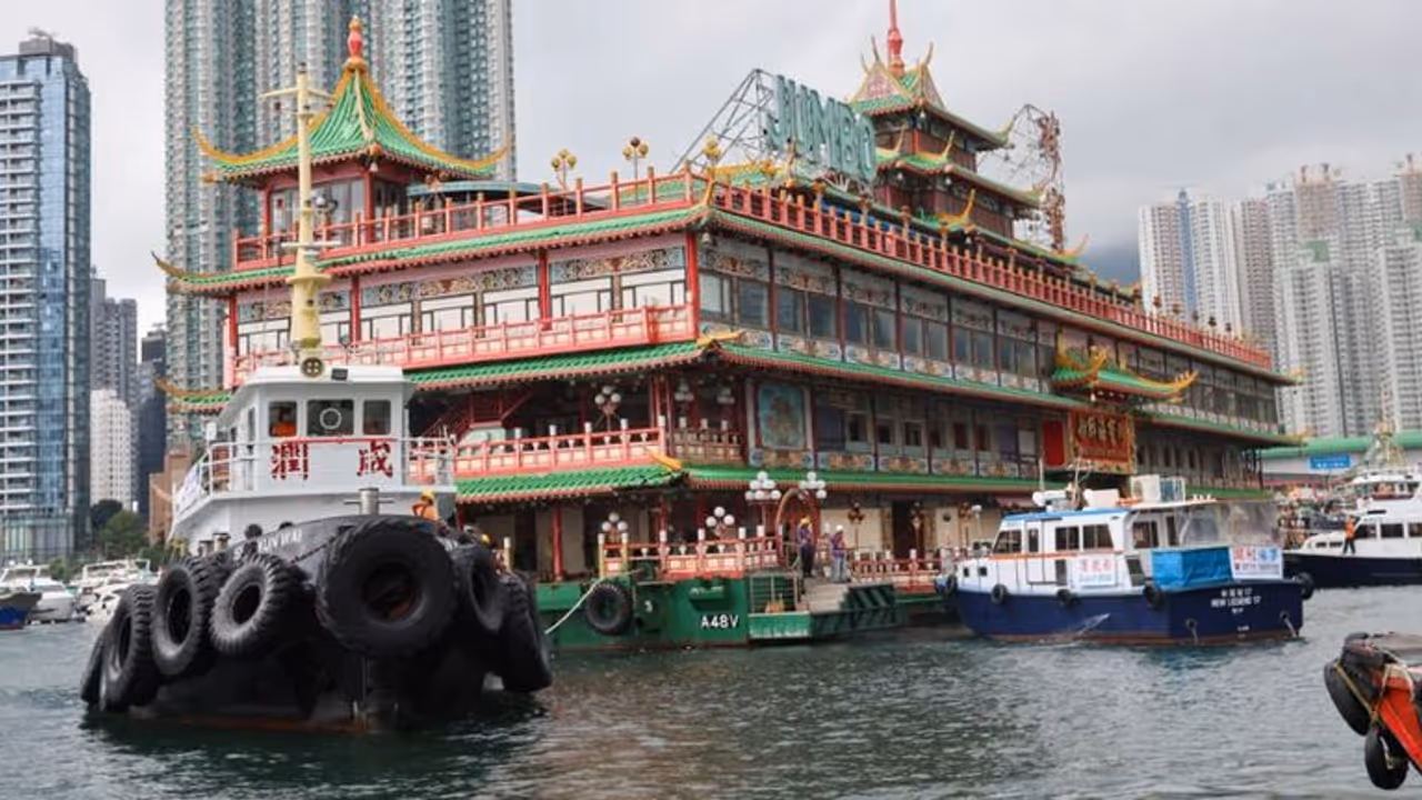 The Jumbo Restaurant: ഹോങ്കോംഗിലെ പ്രശസ്തമായ ഫ്‌ളോട്ടിംഗ് റെസ്‌റ്റോറന്റ് കടലില്‍ മുങ്ങിപ്പോയി