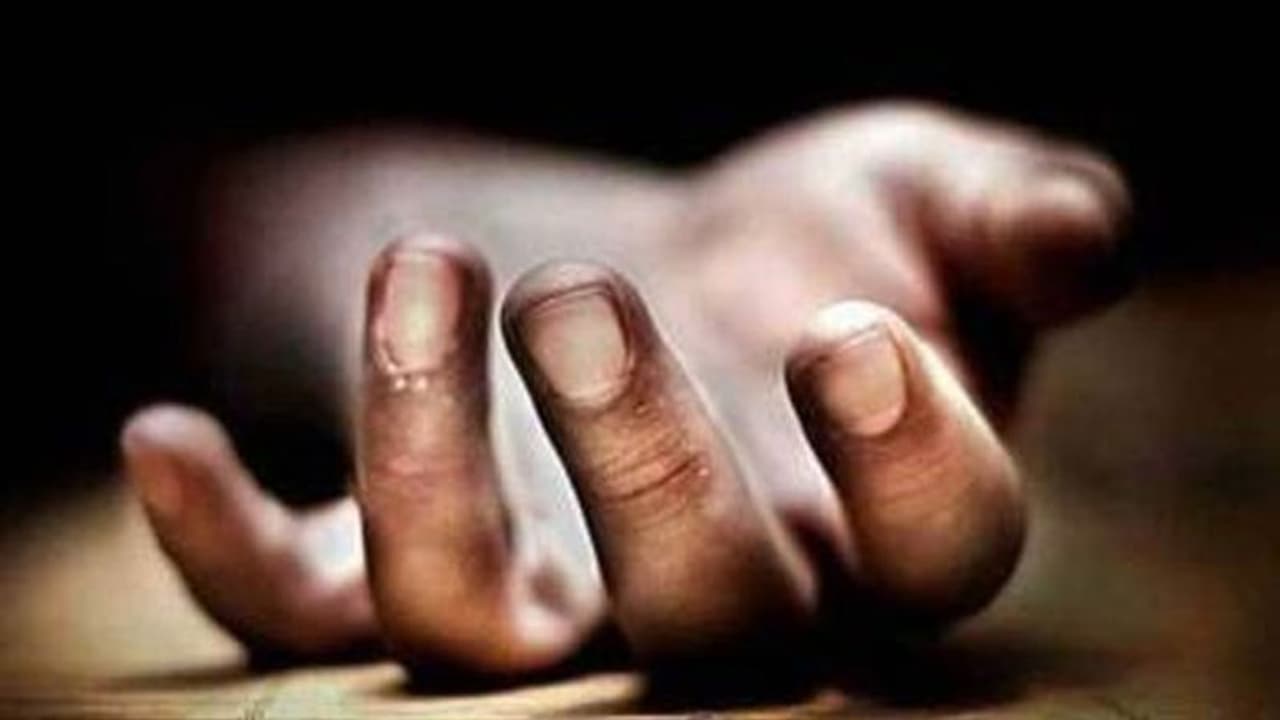 എലപ്പാറയില് മണ്ണിടിച്ചില്; ഒരാള് മരിച്ചു എലപ്പാറയില് മണ്ണിടിച്ചില്; ഒരാള് മരിച്ചു