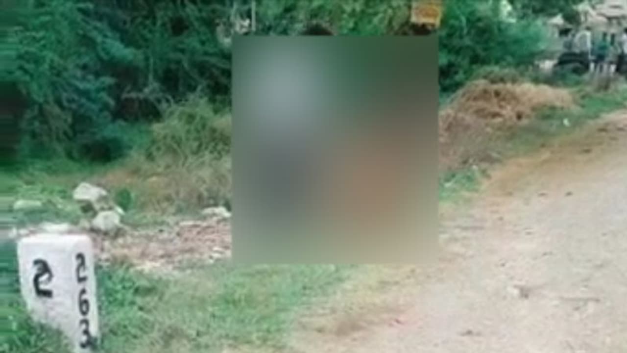 పల్నాడులో దారుణం.. 30 సెంట్ల స్థలం కోసం అన్న కూతురిని కత్తితో నరికి, బాబాయ్ ఘాతుకం పల్నాడులో దారుణం.. 30 సెంట్ల స్థలం కోసం అన్న కూతురిని కత్తితో నరికి, బాబాయ్ ఘాతుకం