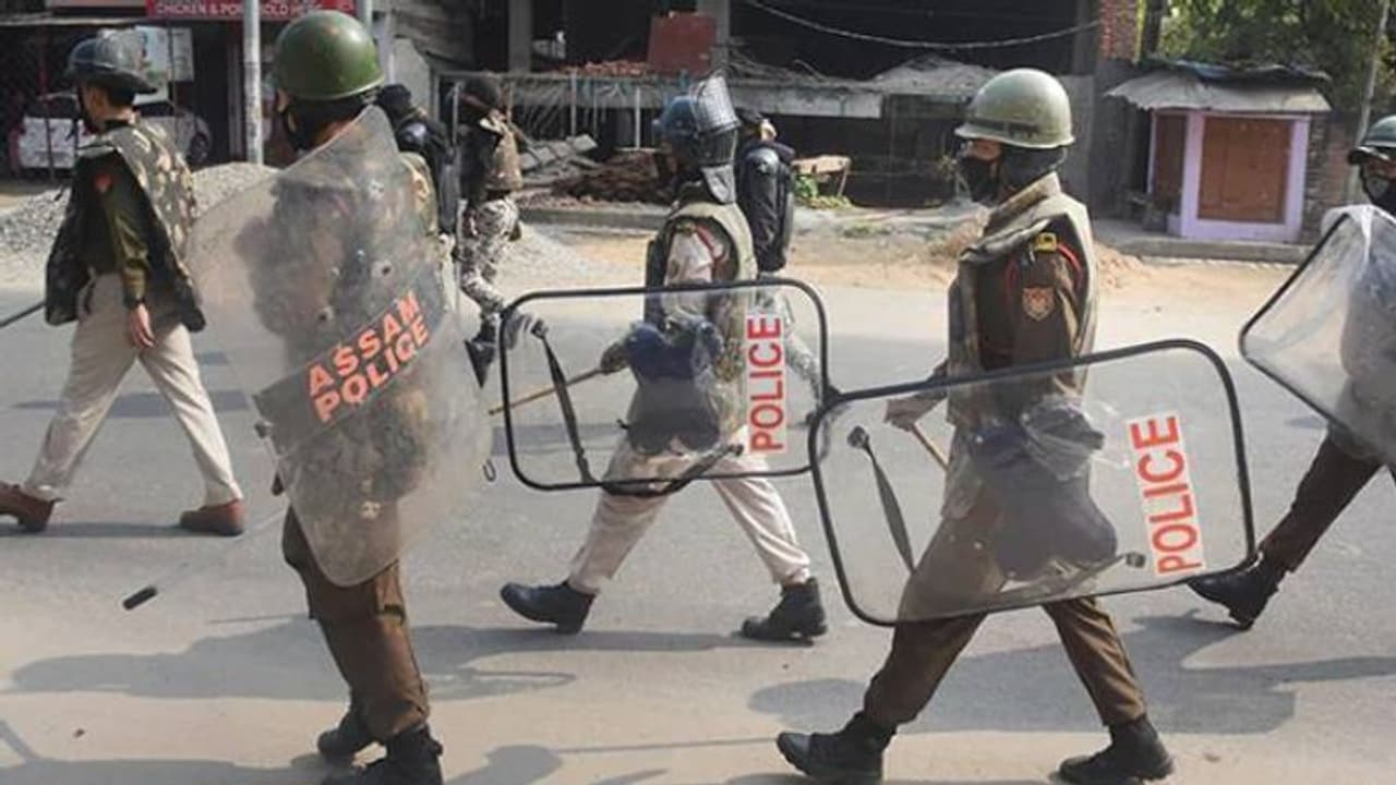 ഒരു വർഷത്തിനിടെ അസം പൊലീസ് കൊലപ്പെടുത്തിയത് 51 പേരെ, വ്യാജ ഏറ്റുമുട്ടലുകളിൽ അന്വേഷണം വേണമെന്ന് ഹർജി