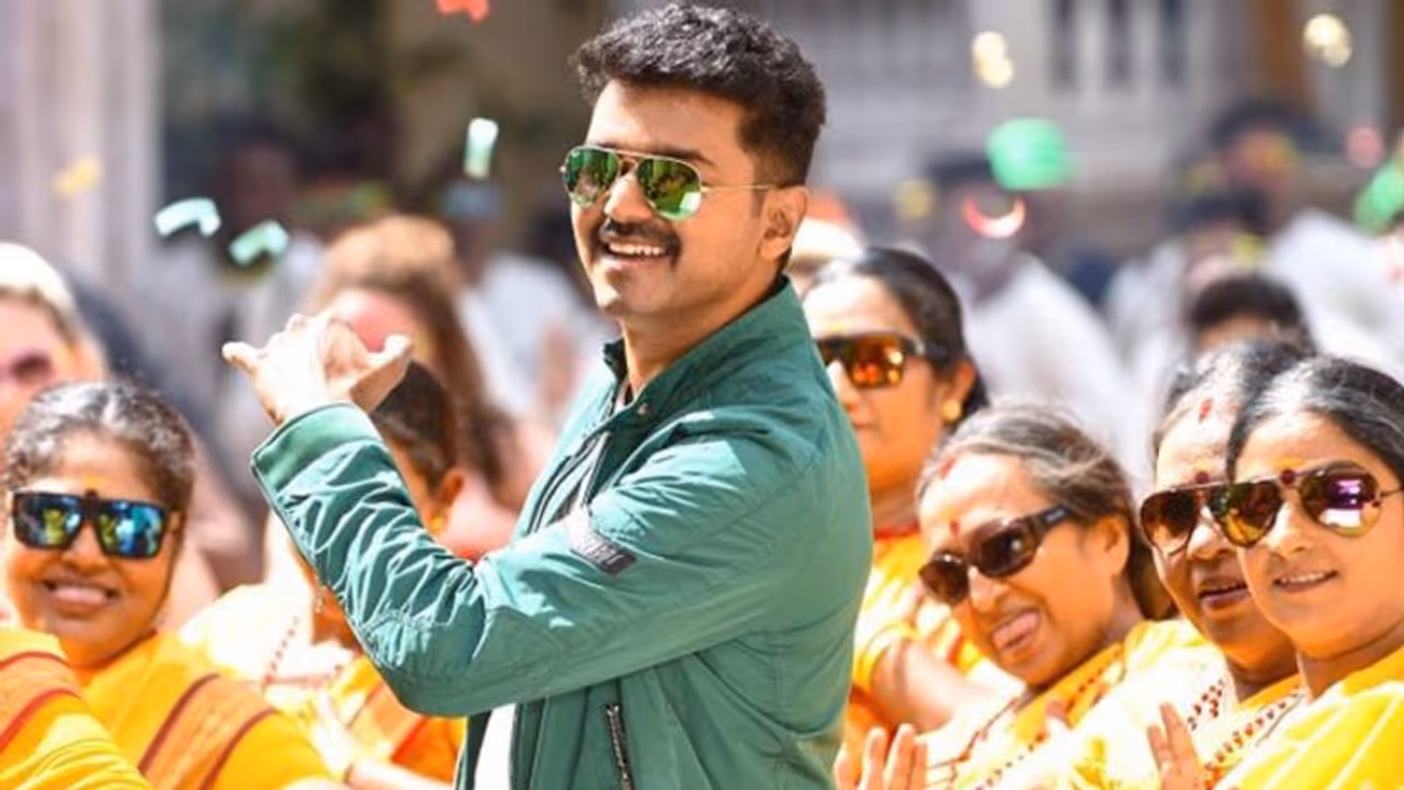 கோவில் கட்டிக்கொடுத்த தளபதி! குழந்தைகளுக்கு விஜய் பட பெயர்களை வைக்கும் மக்கள் தமிழகத்தில் இப்படி ஒரு கிராமமா? கோவில் கட்டிக்கொடுத்த தளபதி! குழந்தைகளுக்கு விஜய் பட பெயர்களை வைக்கும் மக்கள் தமிழகத்தில் இப்படி ஒரு கிராமமா?