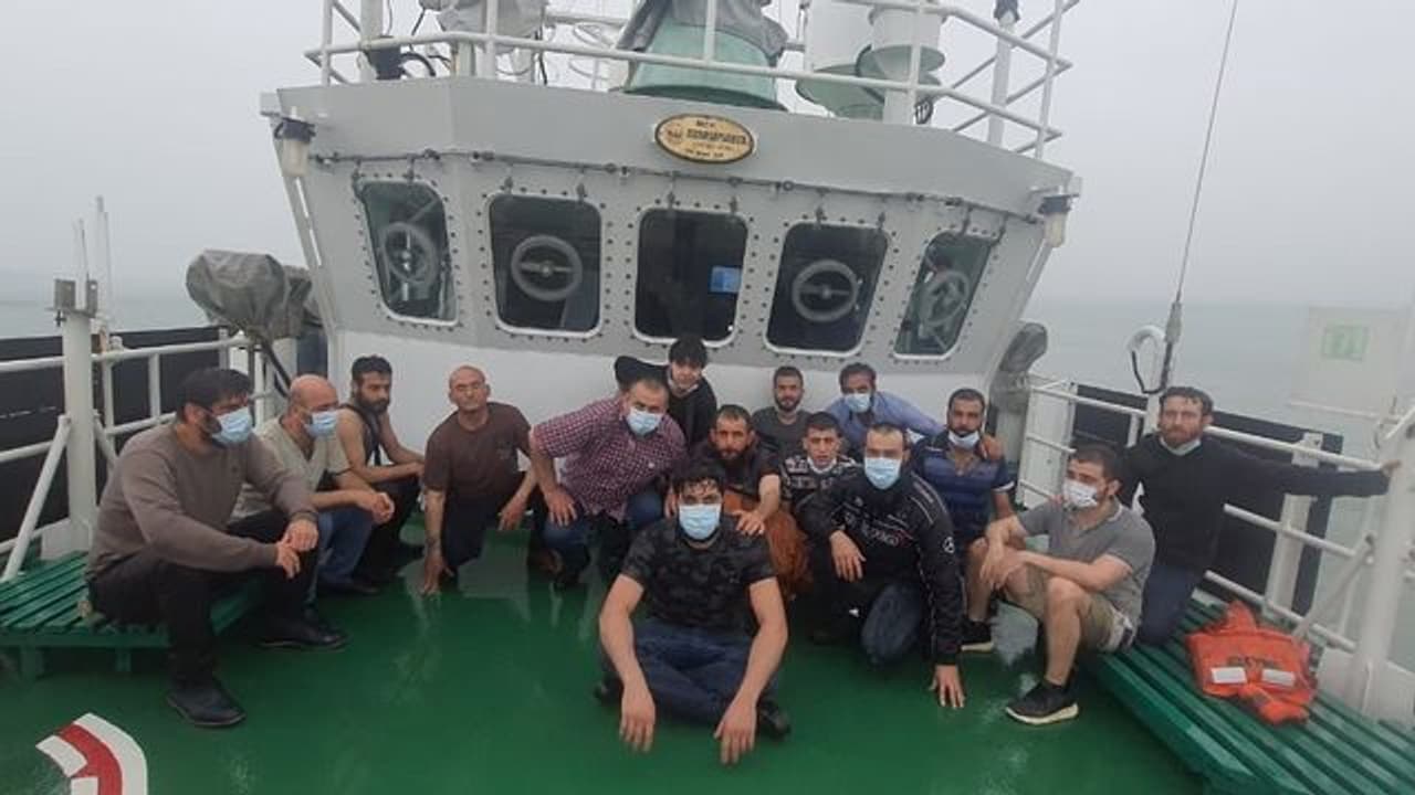 ಮಂಗಳೂರು ಸಮುದ್ರದಲ್ಲಿ ಅಪಾಯಕ್ಕೆ ಸಿಲುಕಿದ ಸರಕು ನೌಕೆ: ಕೋಸ್ಟ್‌ಗಾರ್ಡ್‌ ನಿಂದ 15 ಮಂದಿ ರಕ್ಷಣೆ