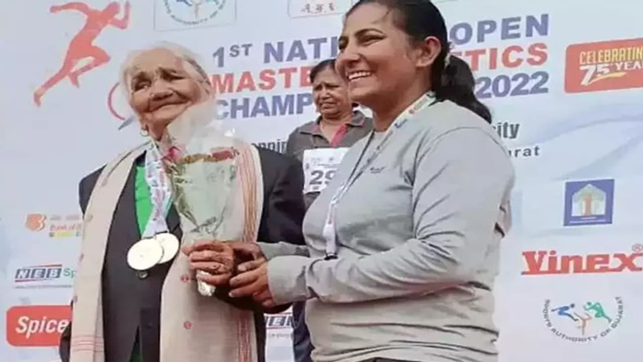 1 लीटर दूध, 250 ग्राम घी...105 साल की परदादी की है डाइट, 100 मीटर की रेस में तोड़ा रिकॉर्ड 1 लीटर दूध, 250 ग्राम घी...105 साल की परदादी की है डाइट, 100 मीटर की रेस में तोड़ा रिकॉर्ड