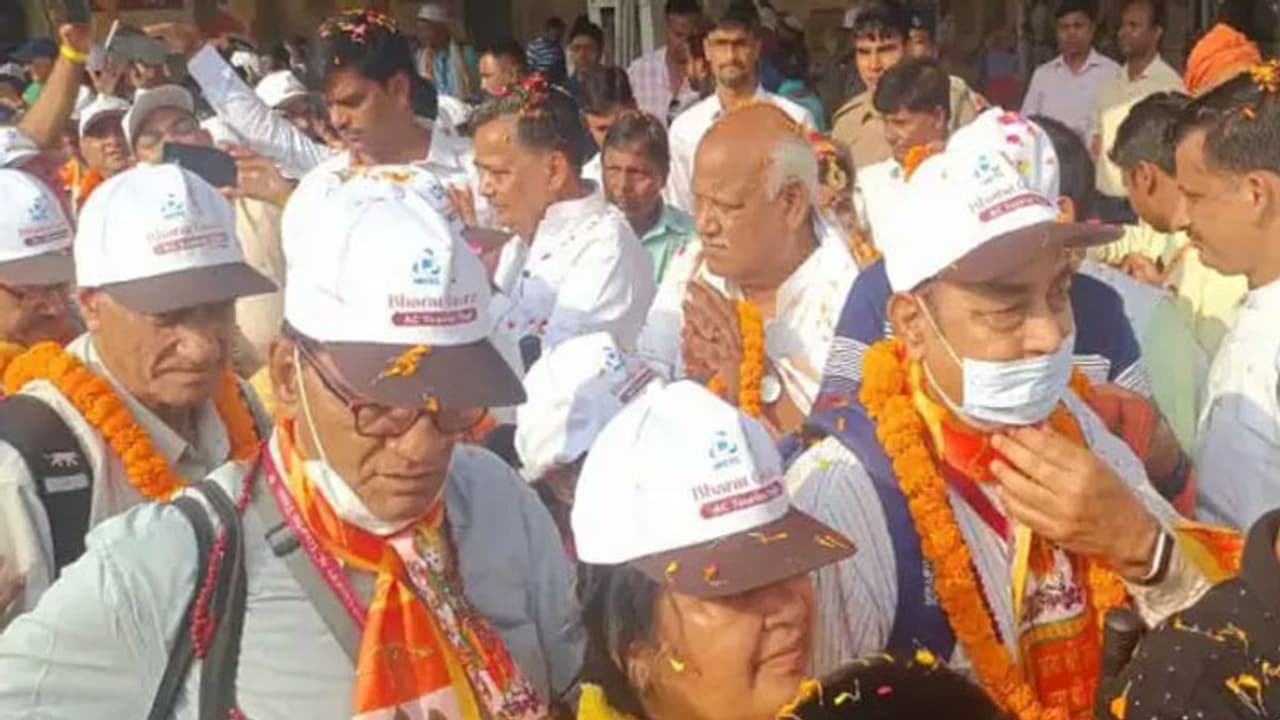 भारत गौरव टूरिस्ट ट्रेन पहुंची अयोध्या, तीर्थयात्रियों ने कहा यहां की खासियत शब्दों में बयां नहीं की जा सकती