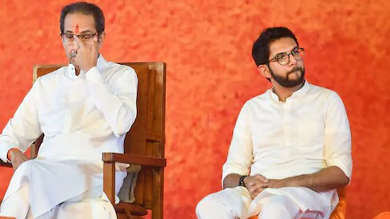 महाराष्ट्र के बागी विधायकों को मीटिंग में आने का अल्टीमेटम, लेटर जारी कर कहा नहीं आने पर रद्द होगी सदस्यता महाराष्ट्र के बागी विधायकों को मीटिंग में आने का अल्टीमेटम, लेटर जारी कर कहा नहीं आने पर रद्द होगी सदस्यता