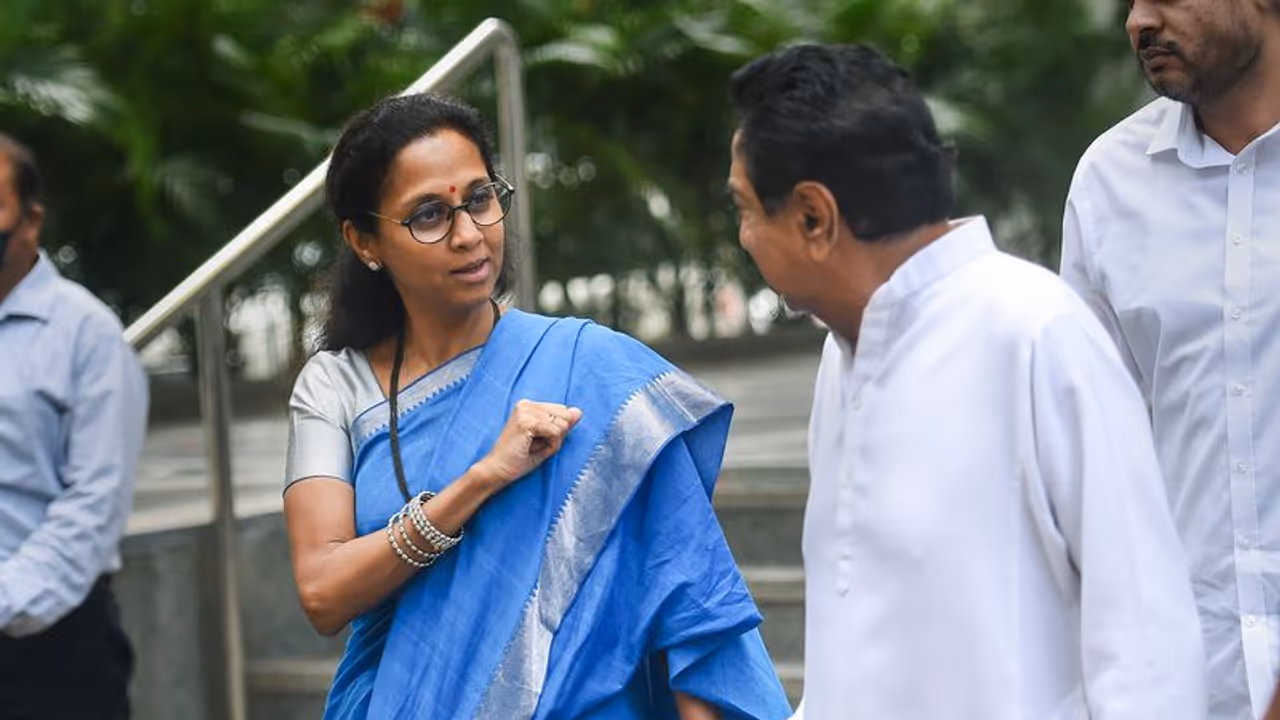 'राष्ट्रपत्नी' प्रकरण पर सोनिया गांधी स्मृति ईरानी के बीच तीखी बहस, सुप्रिया सुले ने बताया वहां क्या हुआ था?