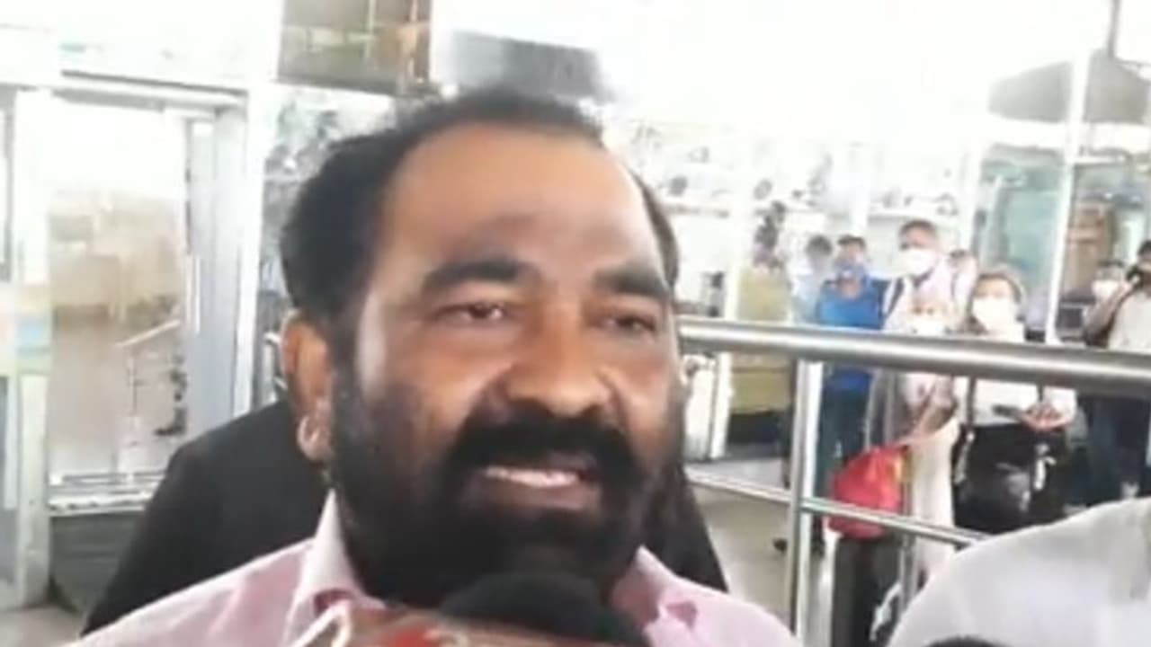 नितिन देशमुख ने शिंदे गुट पर लगाया जबरिया साथ रखने का आरोप, वायरल फोटो कुछ और कहानीं बयां कर रही