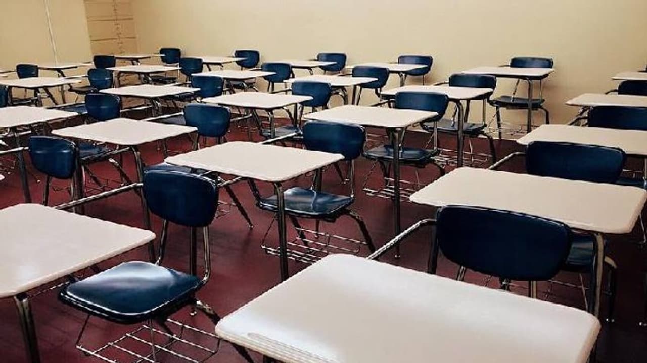 US high school bans smartphones, children are happier than ever, academic life improves: Report US high school bans smartphones, children are happier than ever, academic life improves: Report