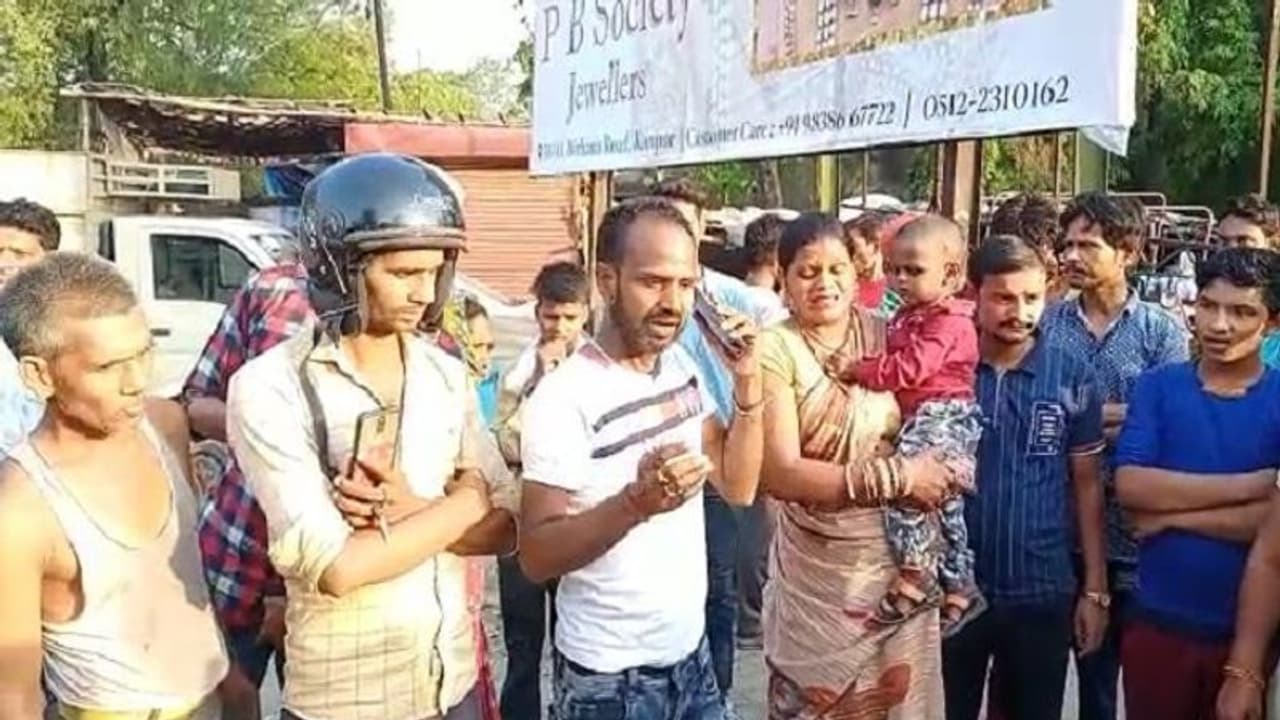 उन्नाव: चचेरी बहन की शादी में जा रहे भाई की बस के नीचे आने से दर्दनाक मौत उन्नाव: चचेरी बहन की शादी में जा रहे भाई की बस के नीचे आने से दर्दनाक मौत