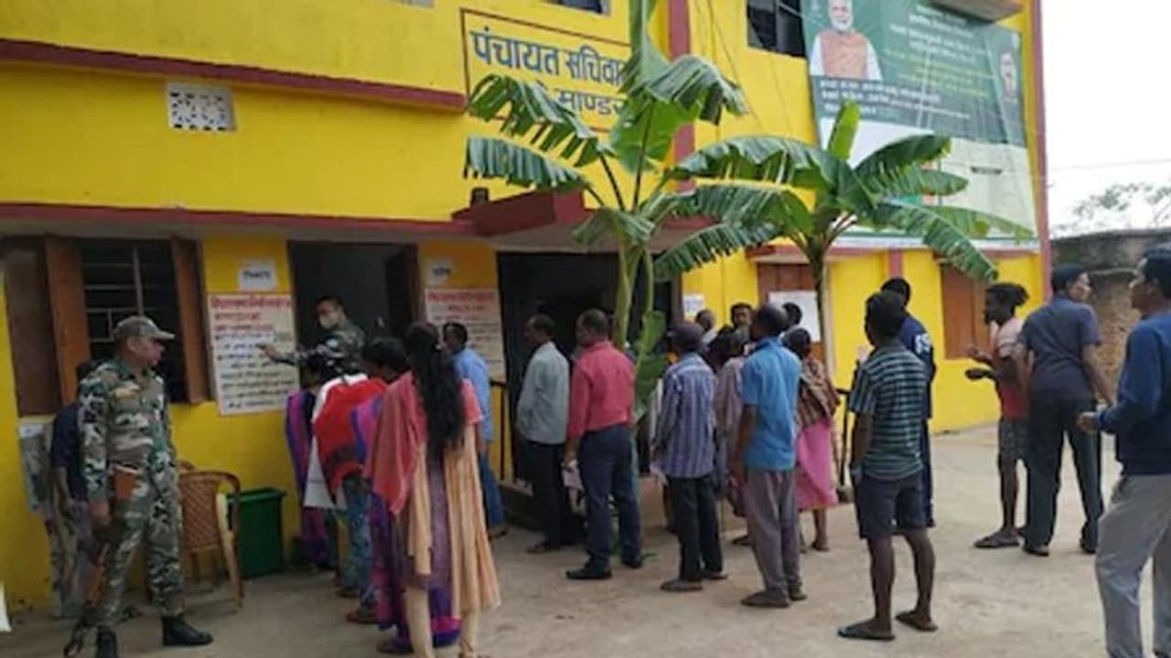 Jharkhand Mandar By Election: मांडर उपचुनाव के लिए हो रही वोटिंग, जानिए पल पल की अपडेट्स Jharkhand Mandar By Election: मांडर उपचुनाव के लिए हो रही वोटिंग, जानिए पल पल की अपडेट्स