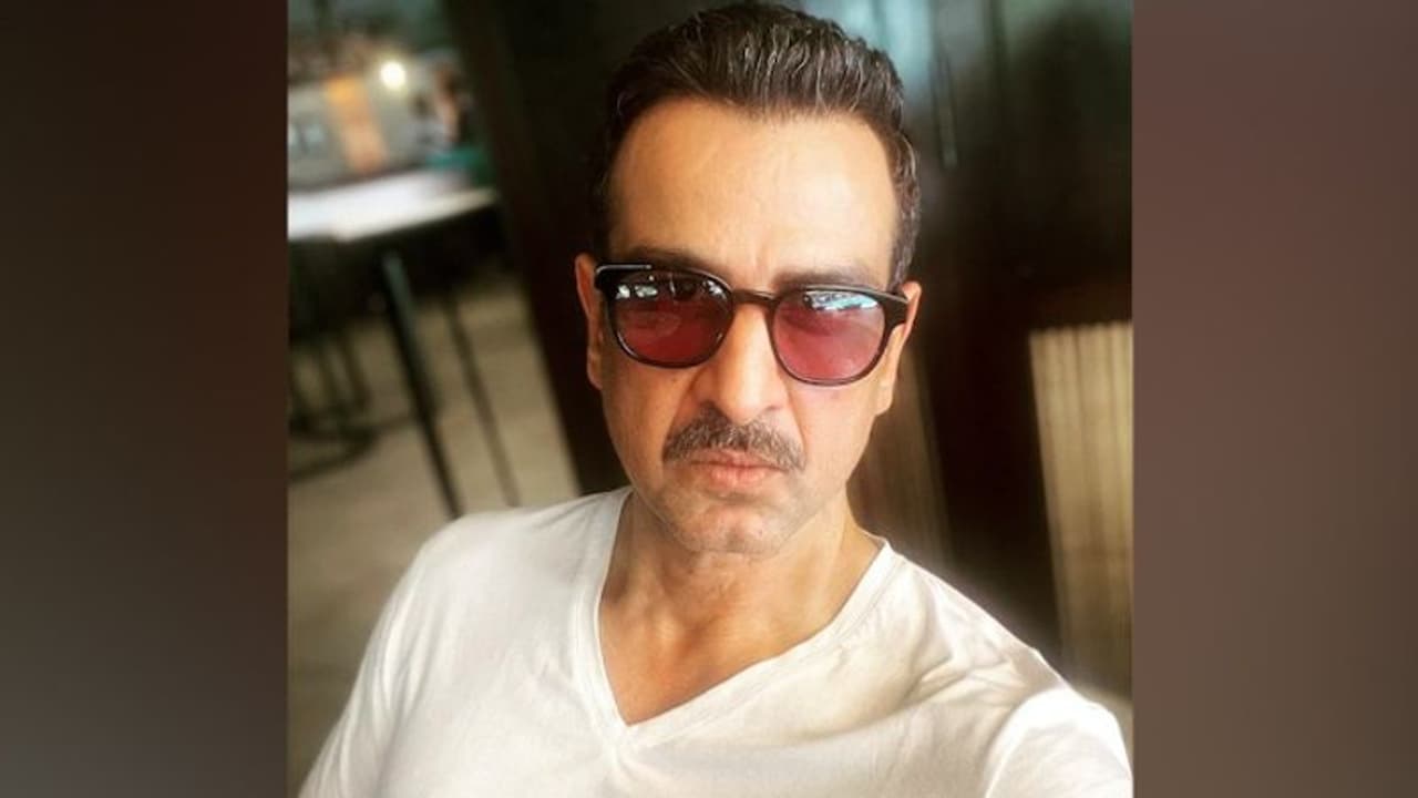Ronit Roy talks about Swiggy delivery guy's reckless driving on wrong side of road; here's what he said Ronit Roy talks about Swiggy delivery guy's reckless driving on wrong side of road; here's what he said