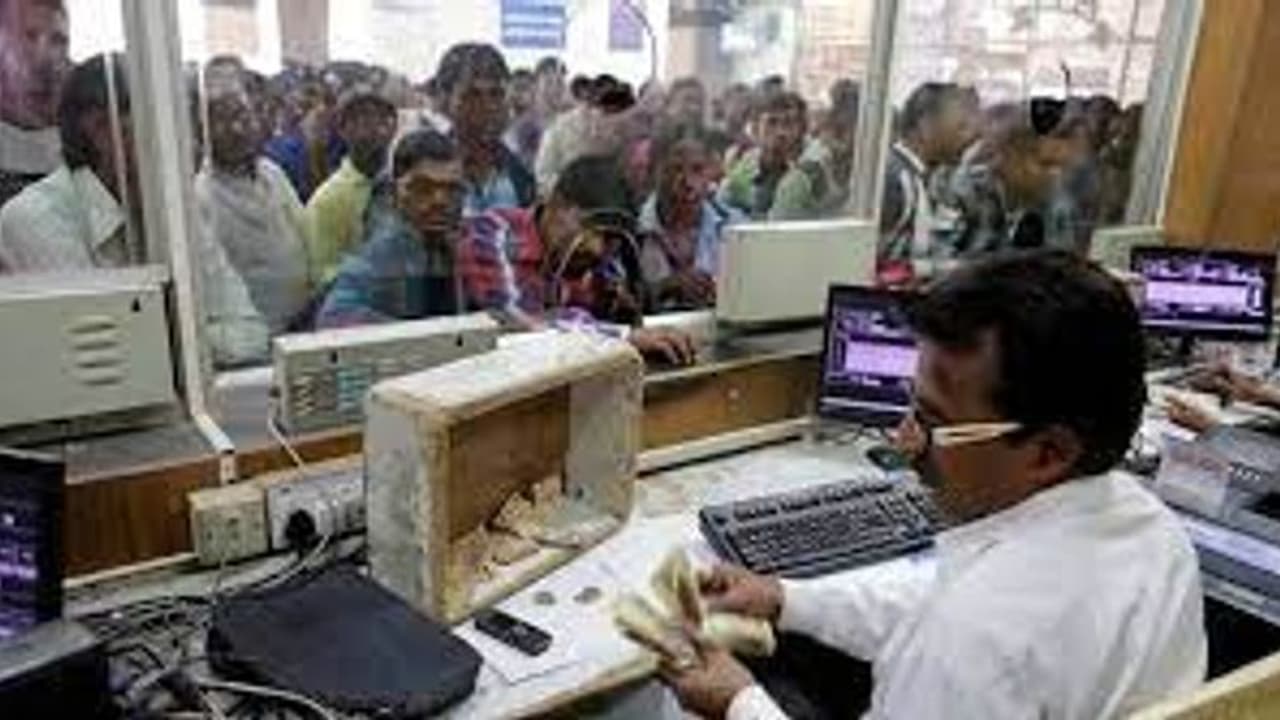 மக்களே அலர்ட் !! தீபாவளிக்கு சொந்த ஊர் போறீங்களா..? இன்று முதல் முன்பதிவு தொடக்கம்.. முழு தகவல்..