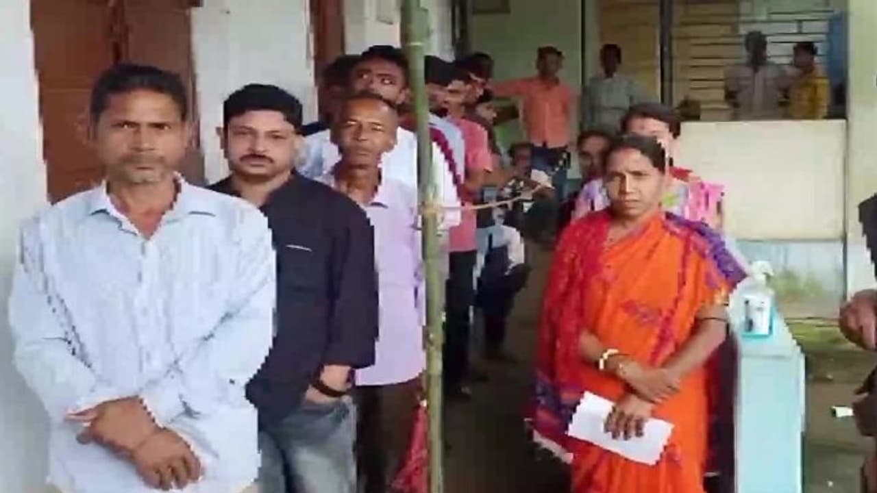 Bypolls: लोकसभा के 3 और विधानसभा के 7 सीटों के लिए डाले गए वोट, राष्ट्रपति चुनाव के लिए अहम होंगे नतीजे Bypolls: लोकसभा के 3 और विधानसभा के 7 सीटों के लिए डाले गए वोट, राष्ट्रपति चुनाव के लिए अहम होंगे नतीजे