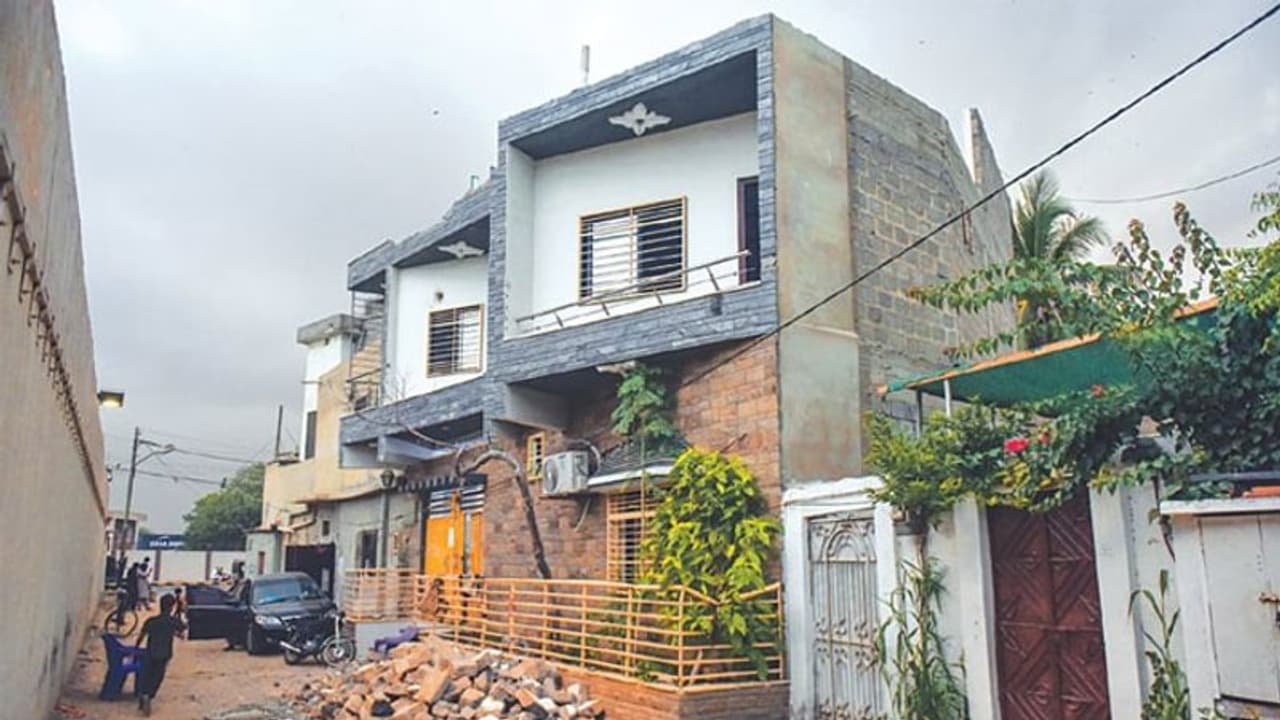 पाकिस्तान में भी बुलडोजर स्टाइल में अवैध कब्जे तोड़े, हुड़दंगियों पर दंगे की FIR दर्ज करके सीधा जेल रवाना पाकिस्तान में भी बुलडोजर स्टाइल में अवैध कब्जे तोड़े, हुड़दंगियों पर दंगे की FIR दर्ज करके सीधा जेल रवाना