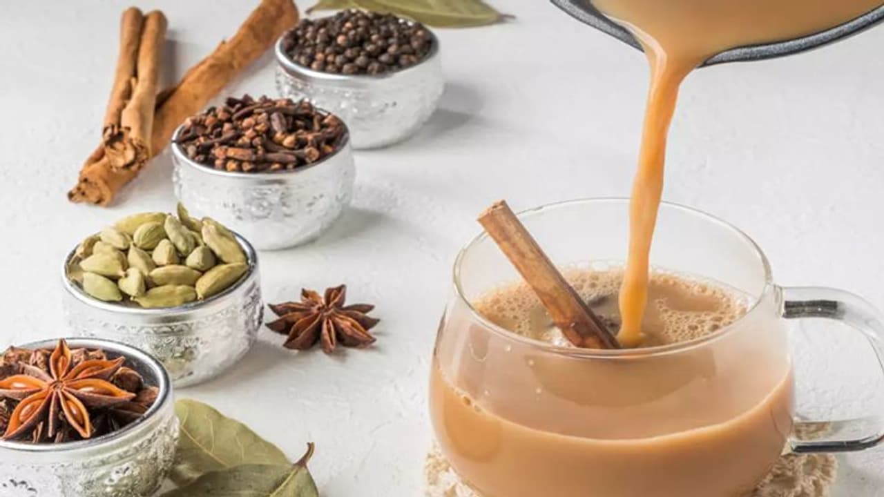 டென்ஷனை நீக்கி புத்துணர்ச்சி தரும் மணமனக்கும் ''மசாலா டீ''! டென்ஷனை நீக்கி புத்துணர்ச்சி தரும் மணமனக்கும் ''மசாலா டீ''!