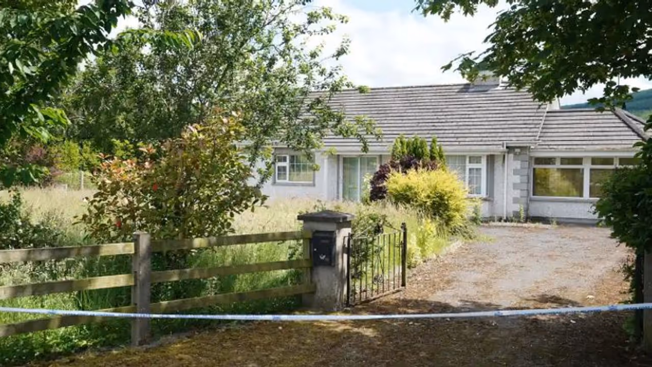 കൂറ്റന് ബംഗ്ലാവിനുള്ളില് ആരുമറിയാതെ അവരുടെ മൃതദേഹങ്ങള്, പുറത്തറിഞ്ഞത് ഇപ്പാള്! കൂറ്റന് ബംഗ്ലാവിനുള്ളില് ആരുമറിയാതെ അവരുടെ മൃതദേഹങ്ങള്, പുറത്തറിഞ്ഞത് ഇപ്പാള്!